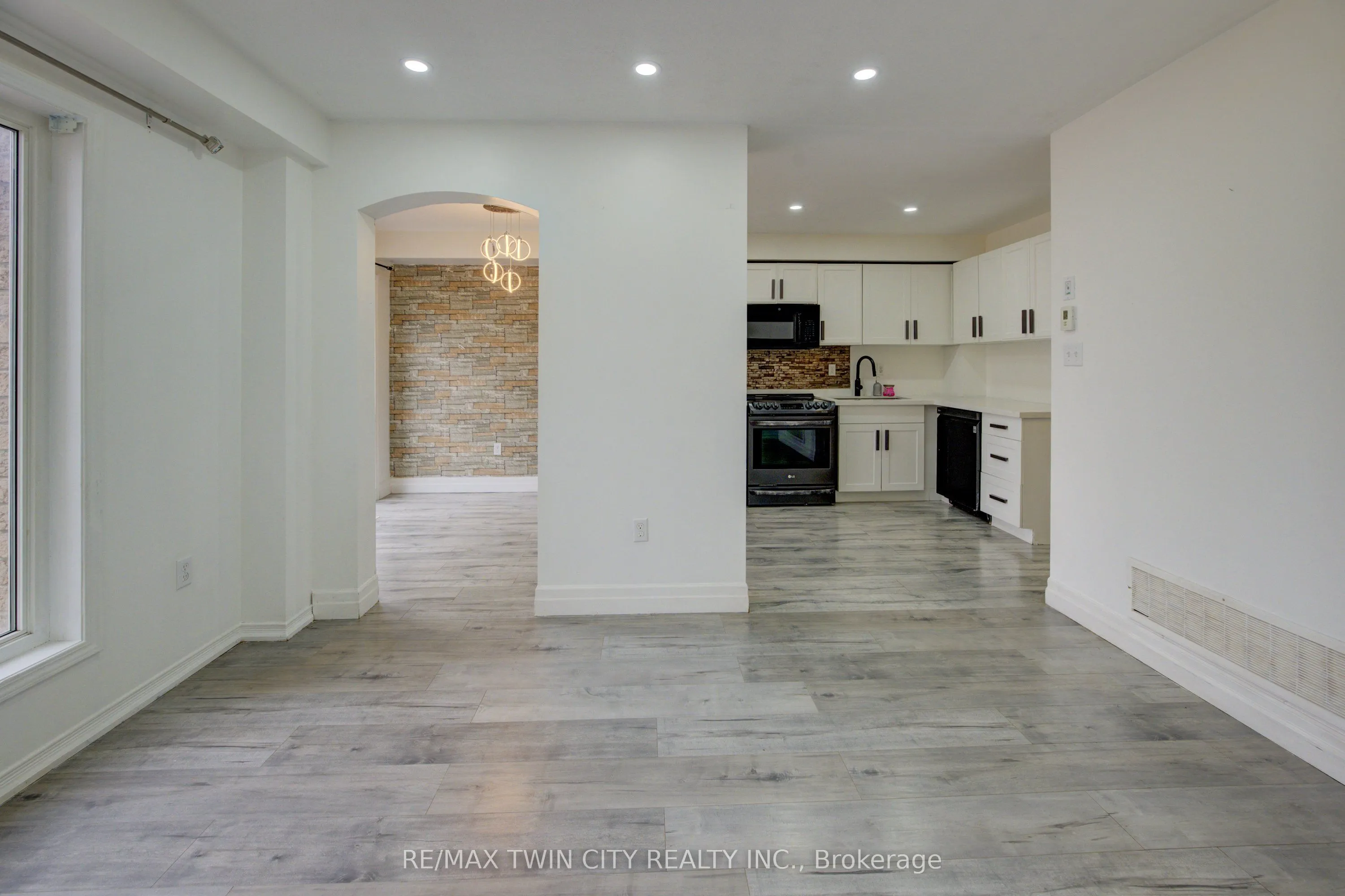 82 Trowbridge Street