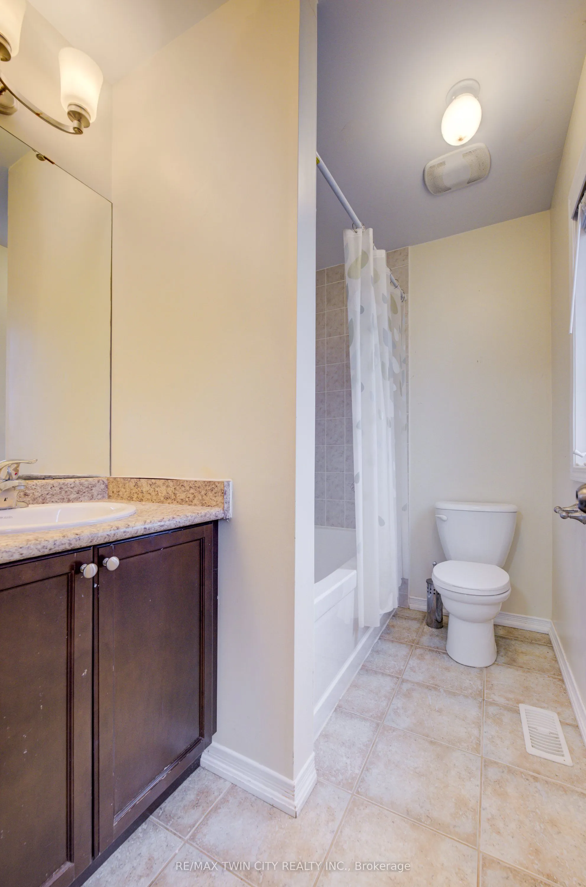 82 Trowbridge Street