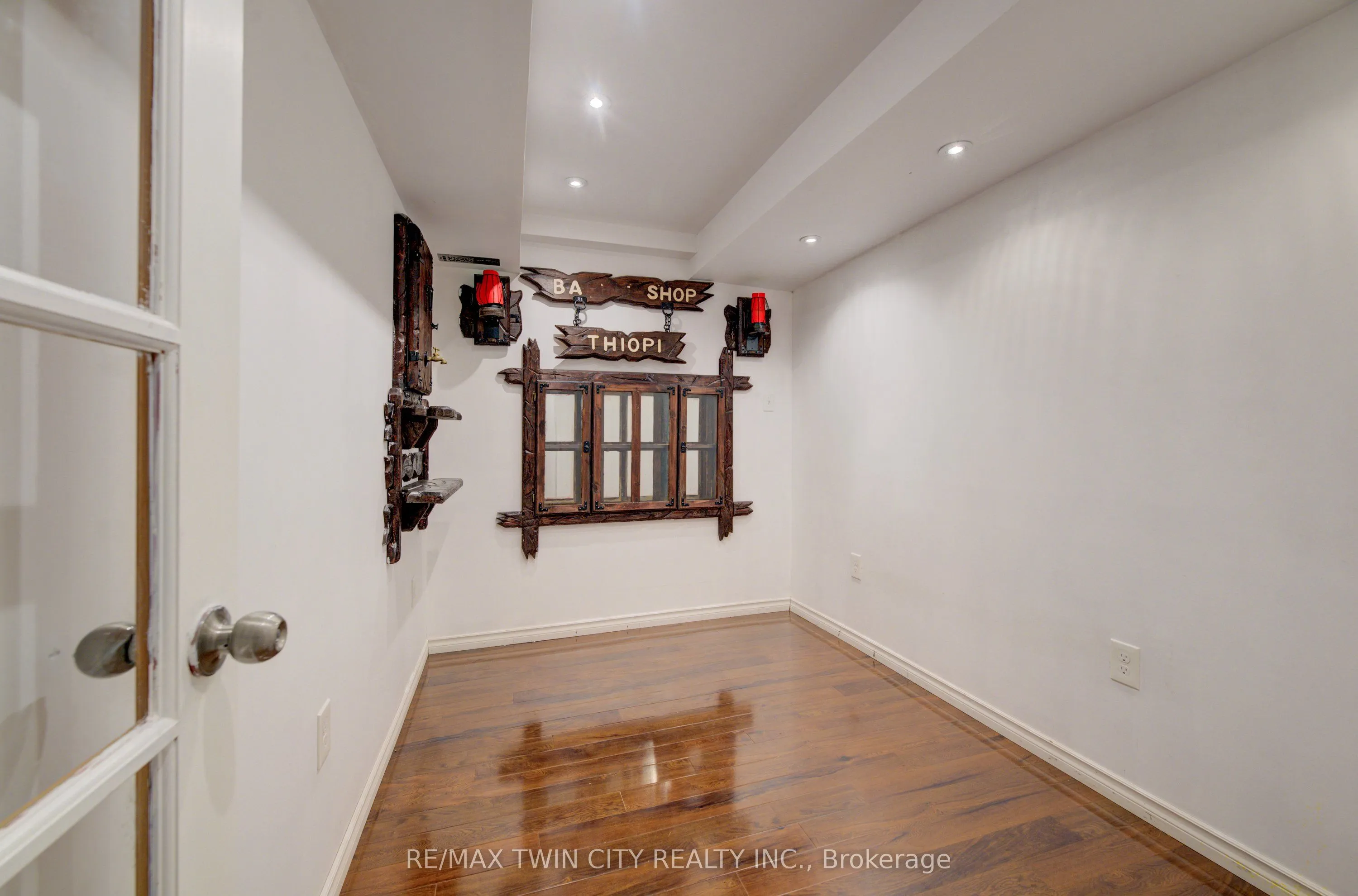 82 Trowbridge Street