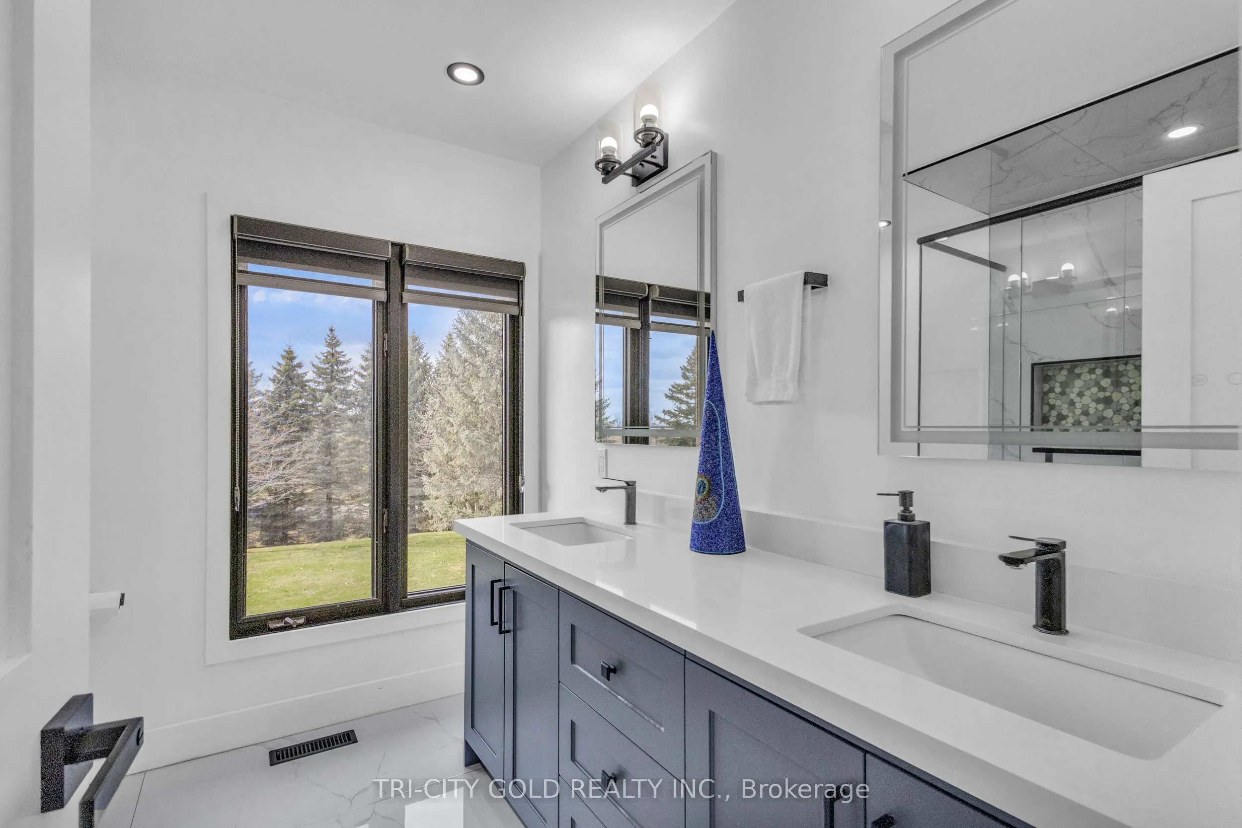 2 Currie Drive