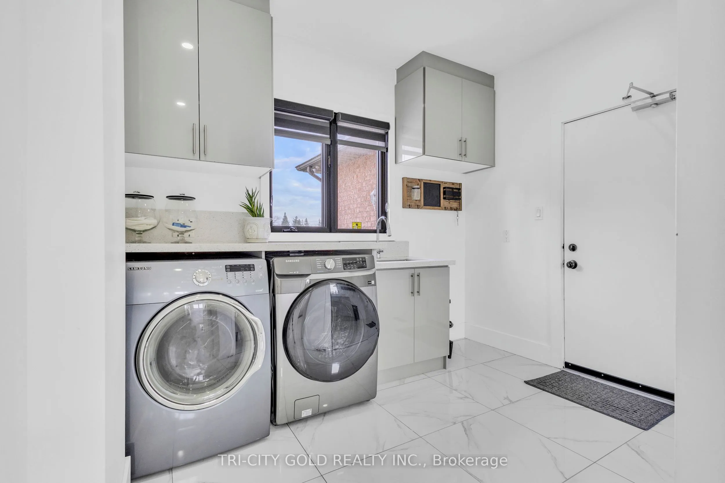 2 Currie Drive