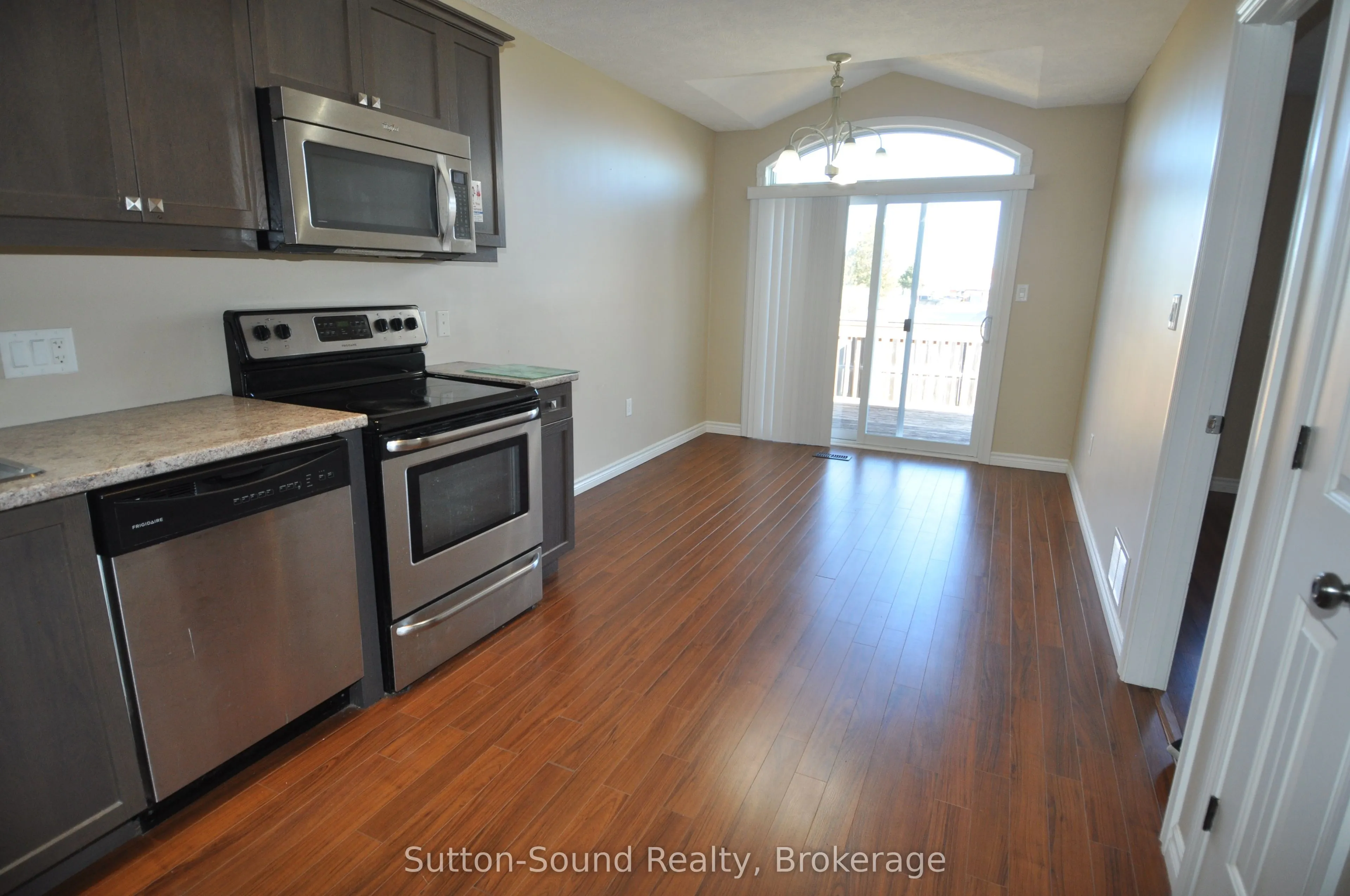 1326 15th ST B Street E