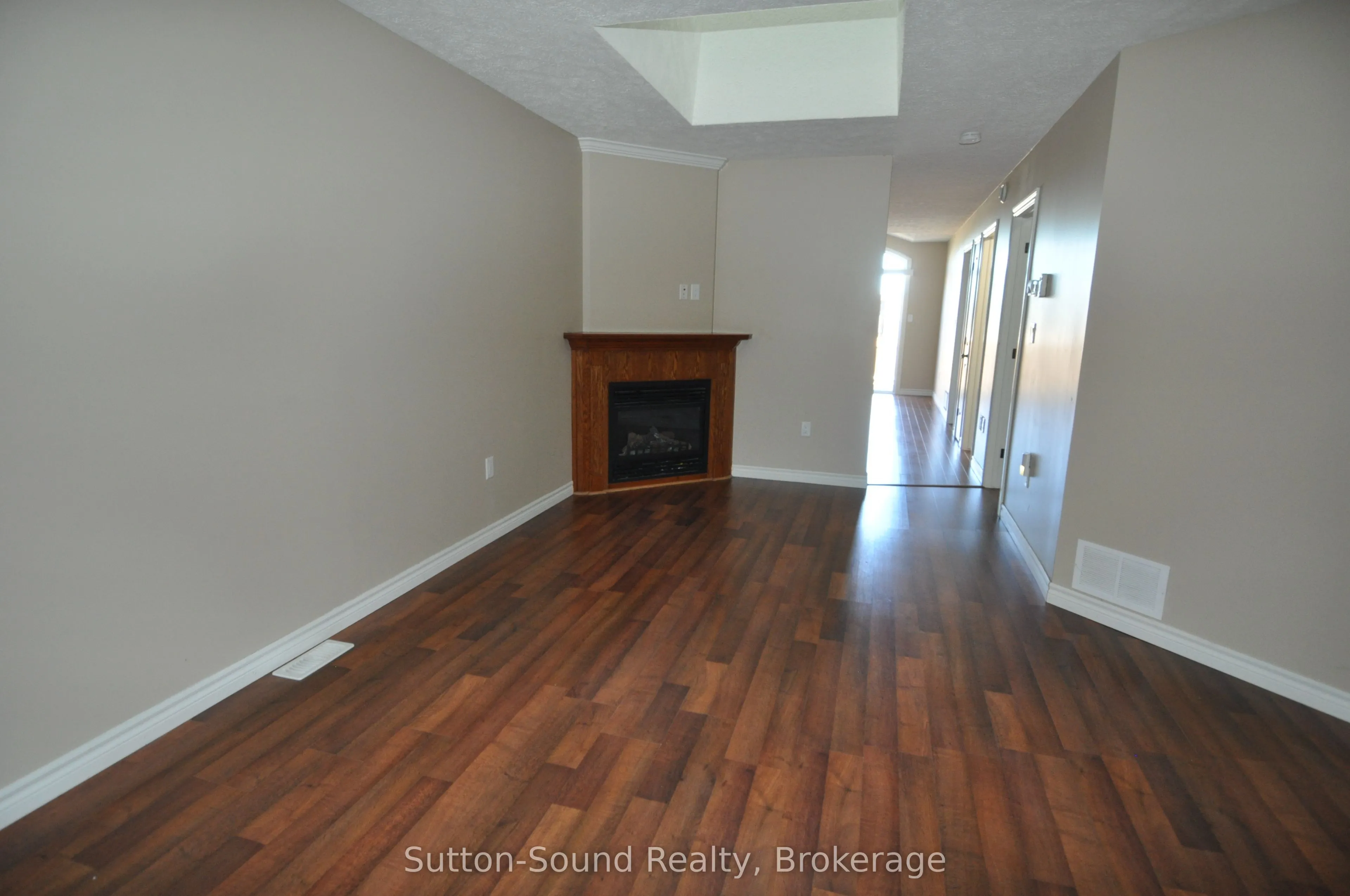 1326 15th ST B Street E