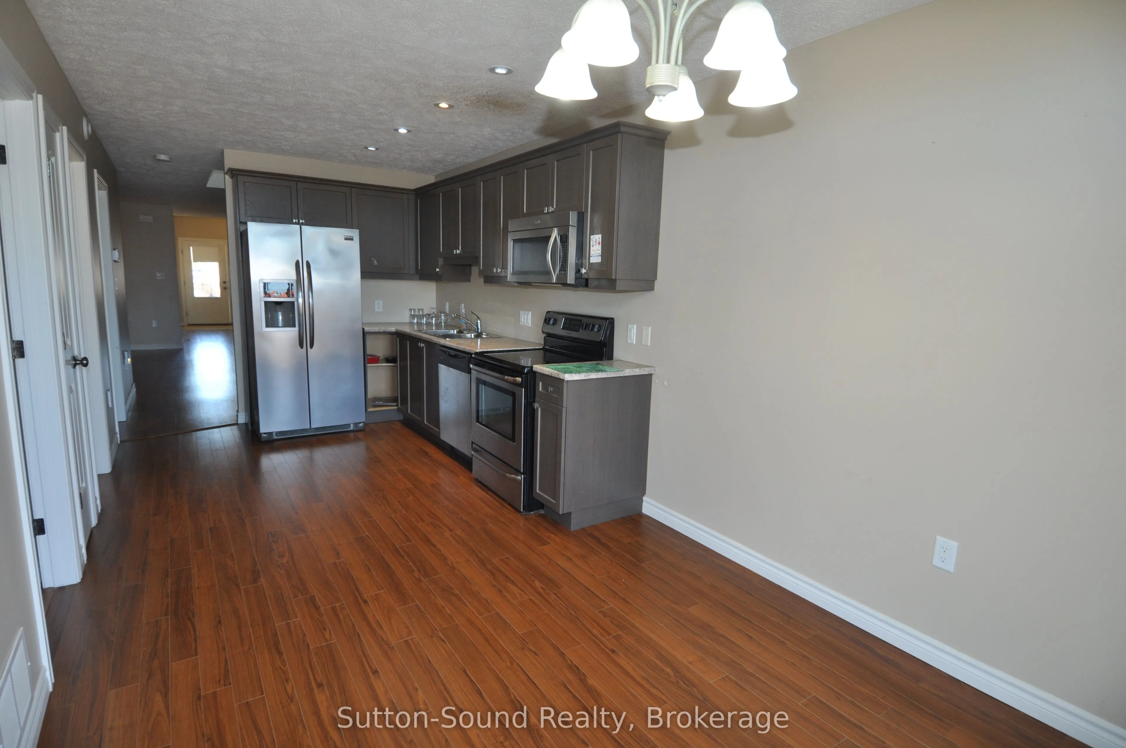 1326 15th ST B Street E