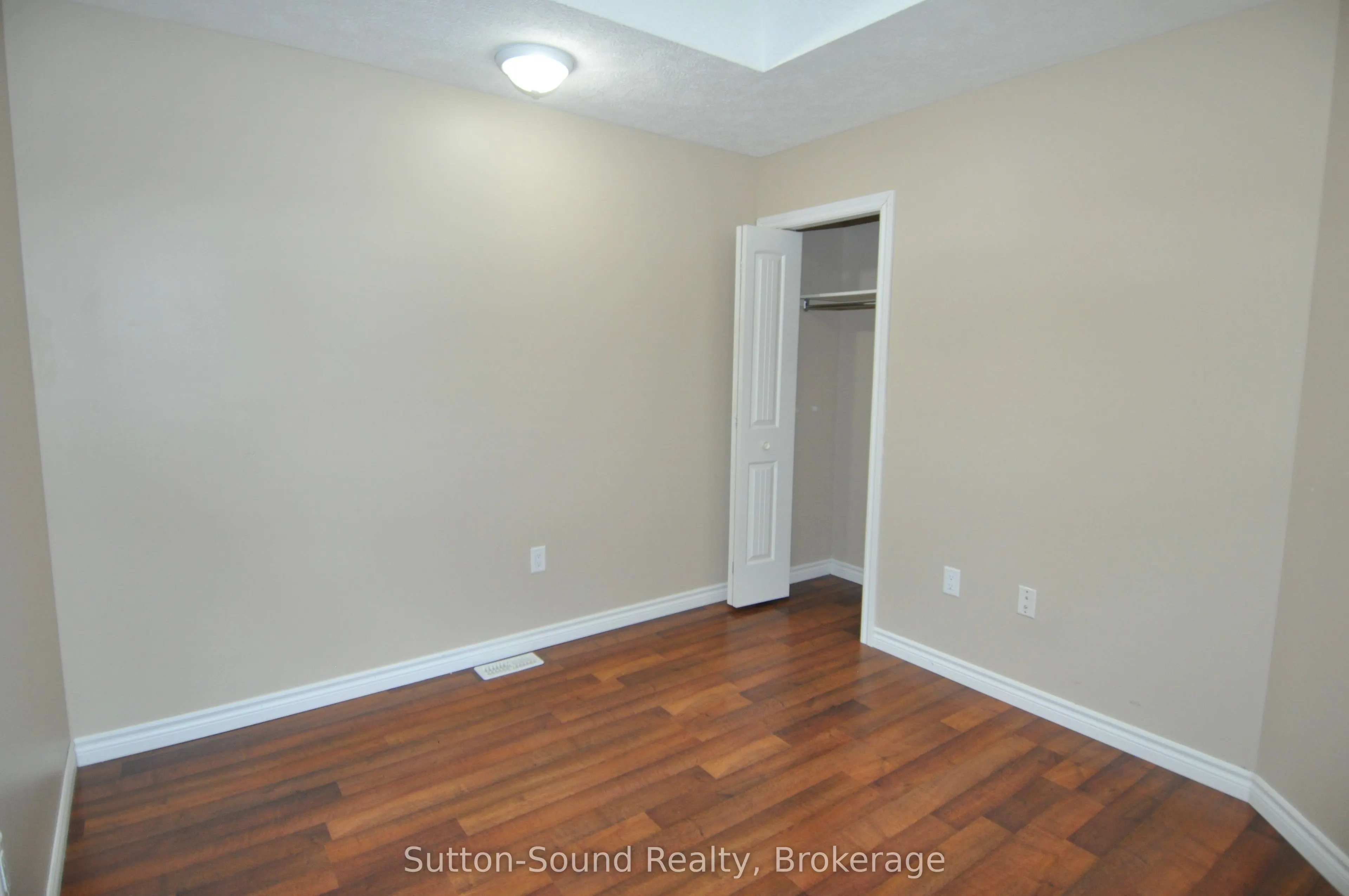 1326 15th ST B Street E