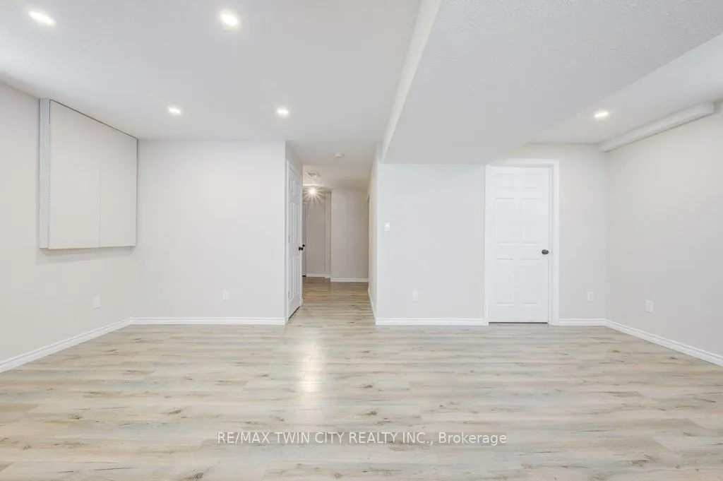 903 Frontenac Crescent
