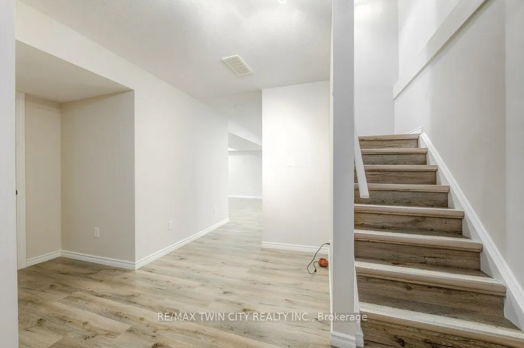 903 Frontenac Crescent