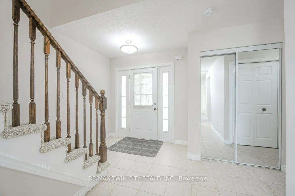 903 Frontenac Crescent