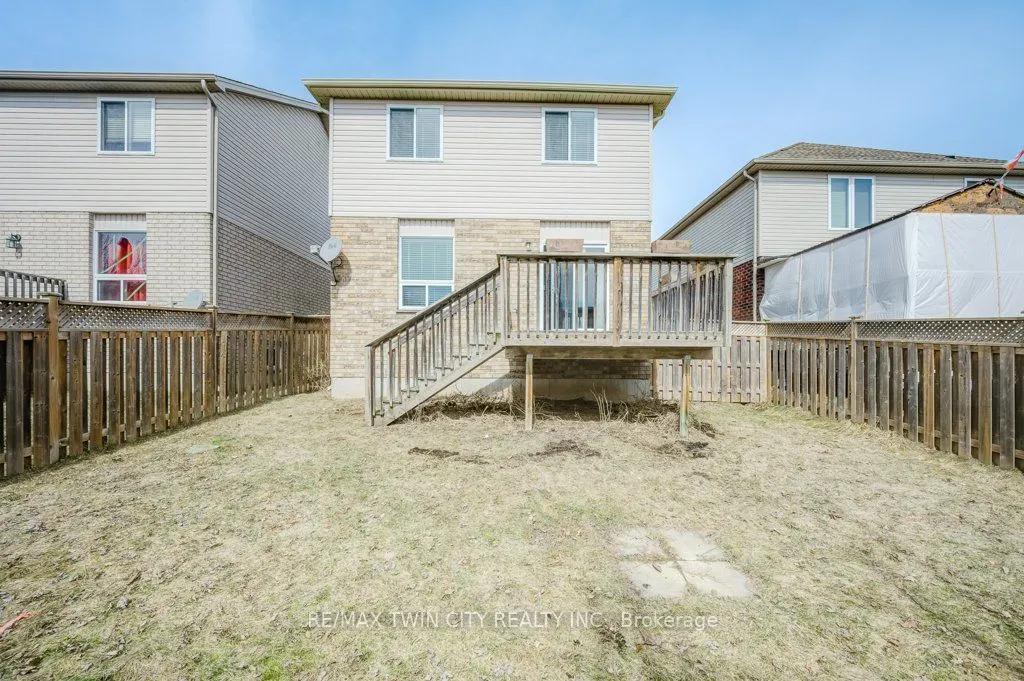 903 Frontenac Crescent
