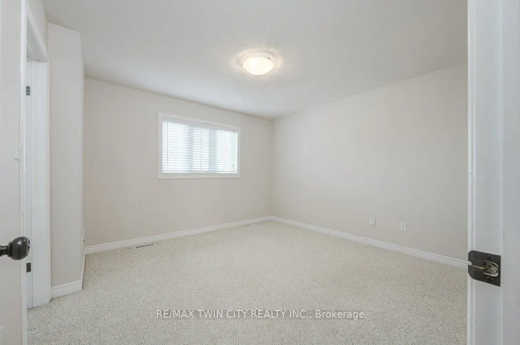 903 Frontenac Crescent