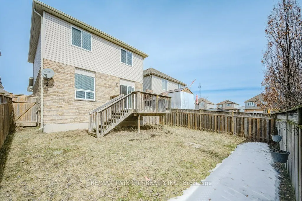 903 Frontenac Crescent