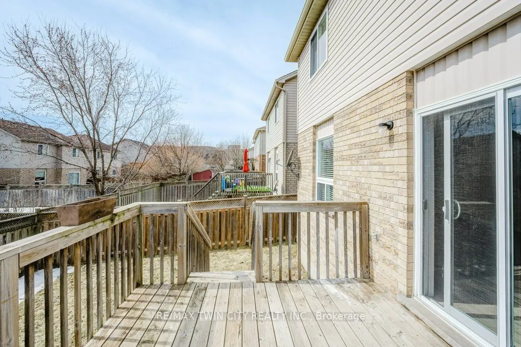 903 Frontenac Crescent