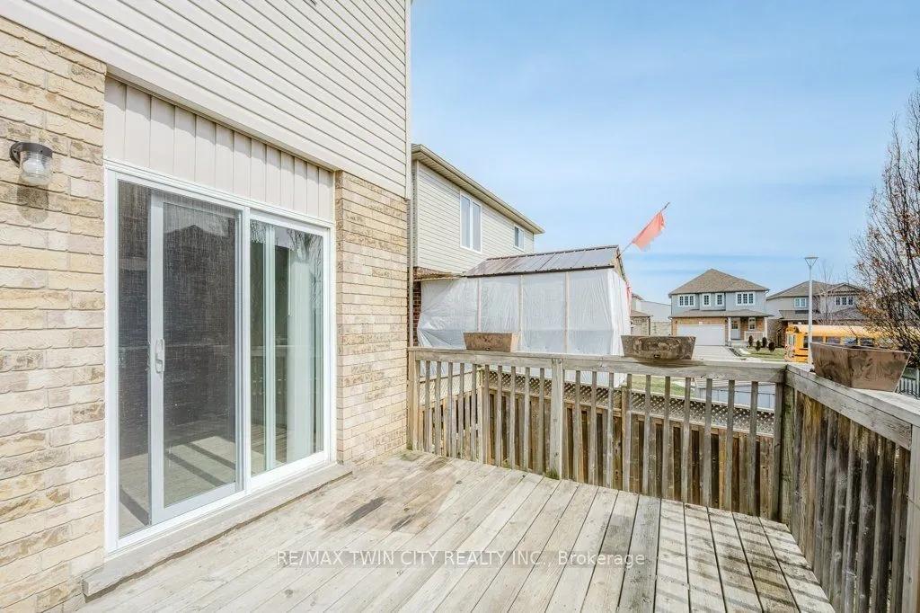 903 Frontenac Crescent