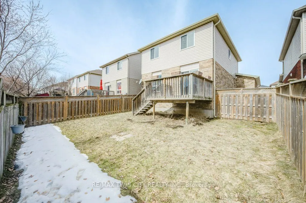 903 Frontenac Crescent