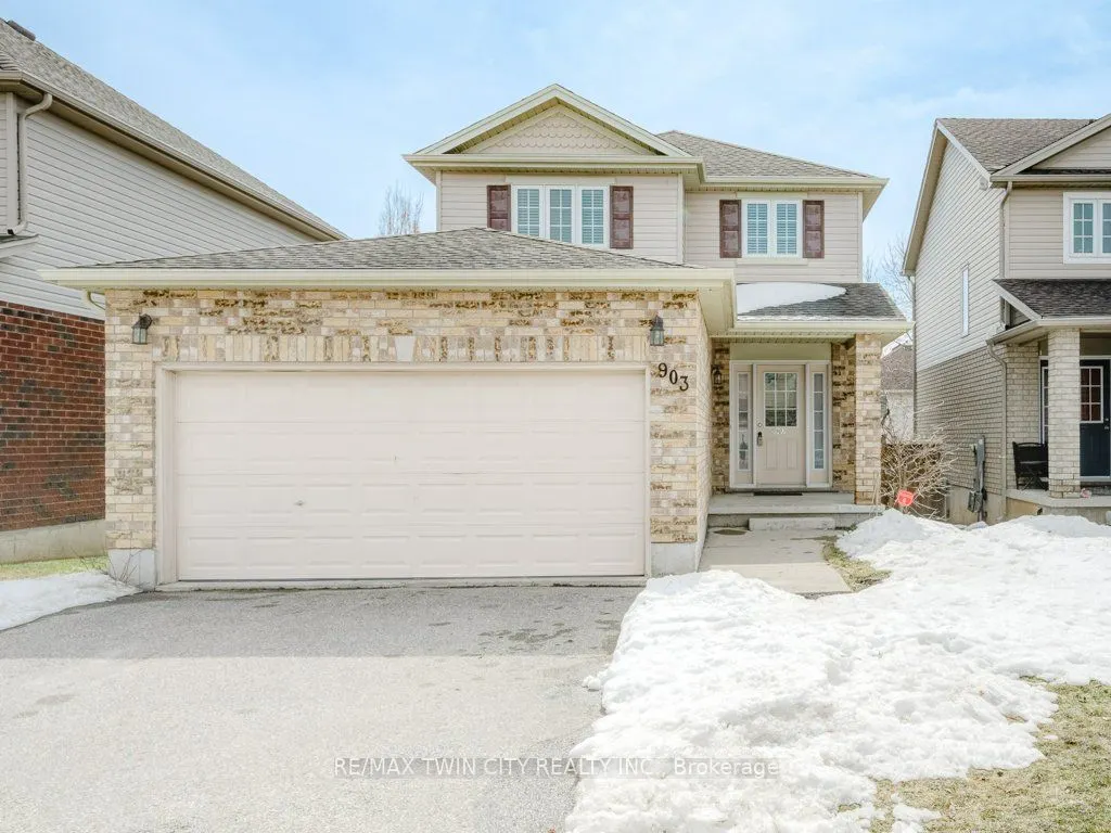 903 Frontenac Crescent