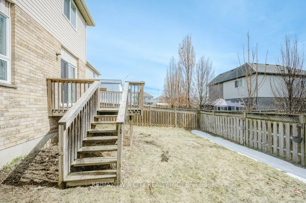 903 Frontenac Crescent