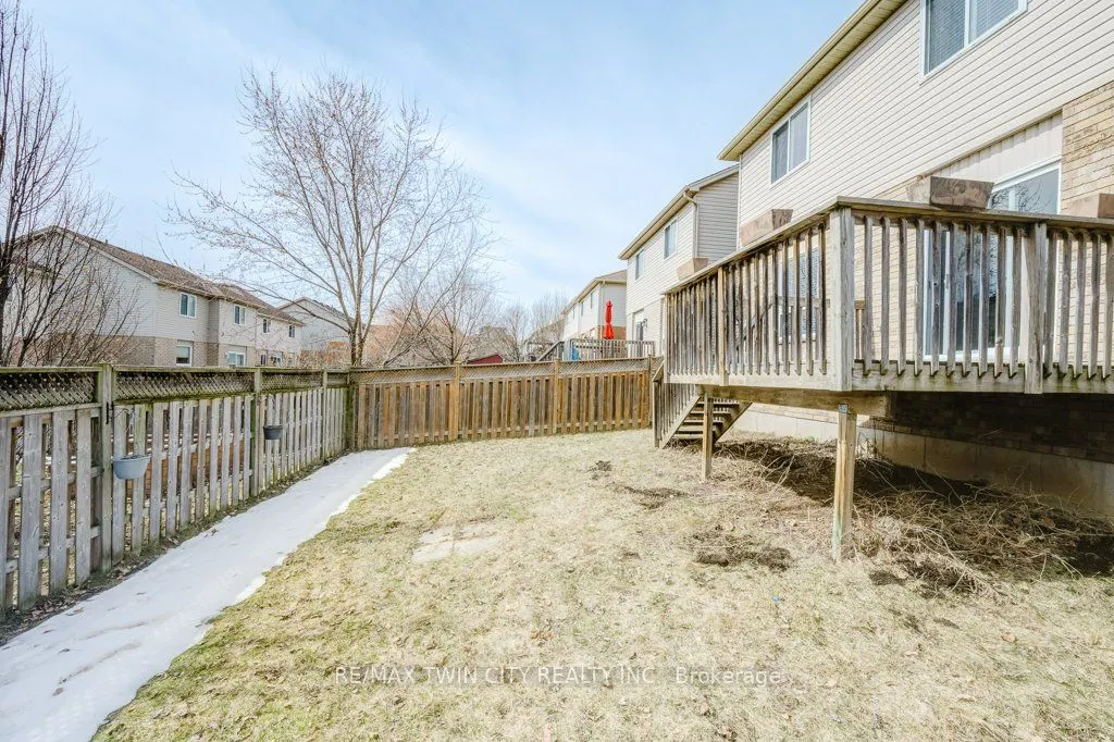 903 Frontenac Crescent