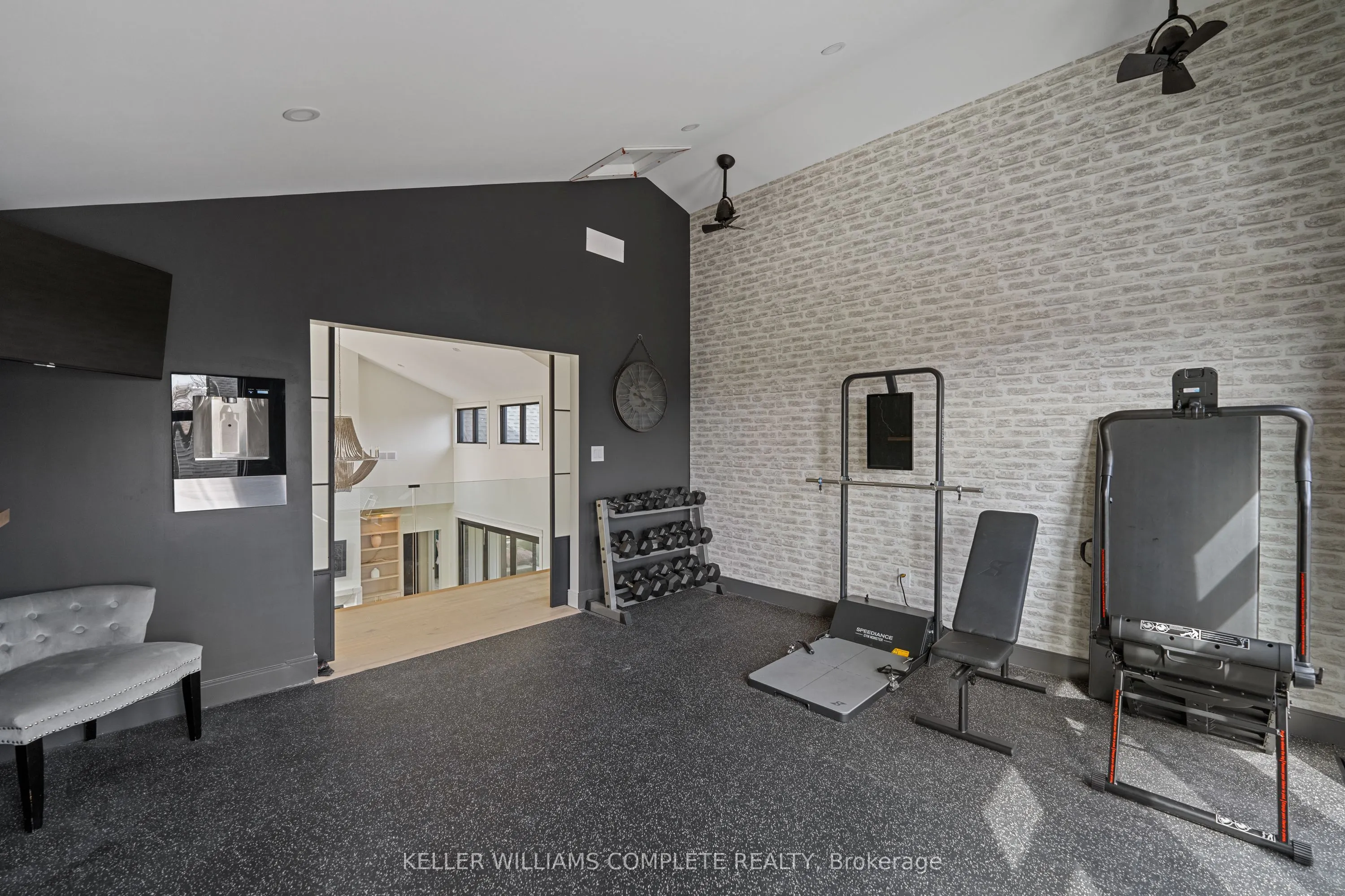 3901 White Road