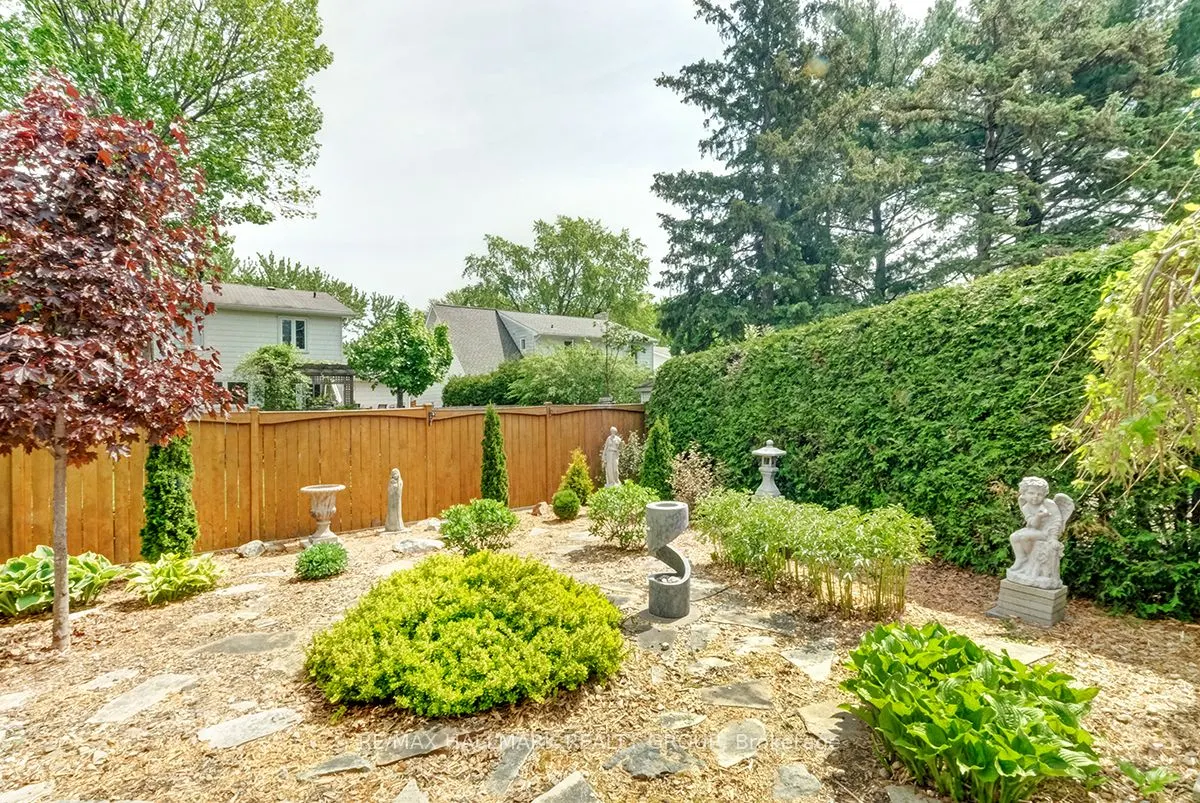 664 Glenhurst Crescent