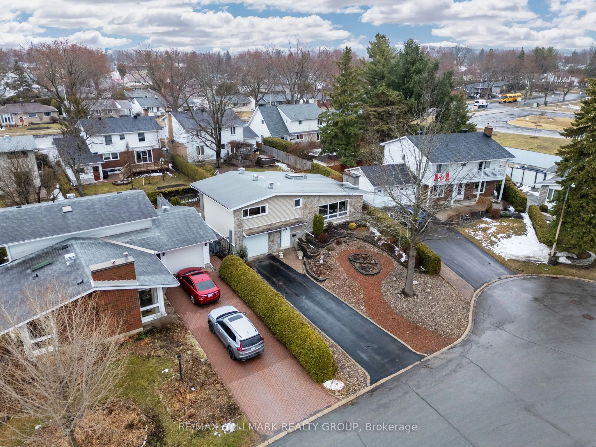 664 Glenhurst Crescent