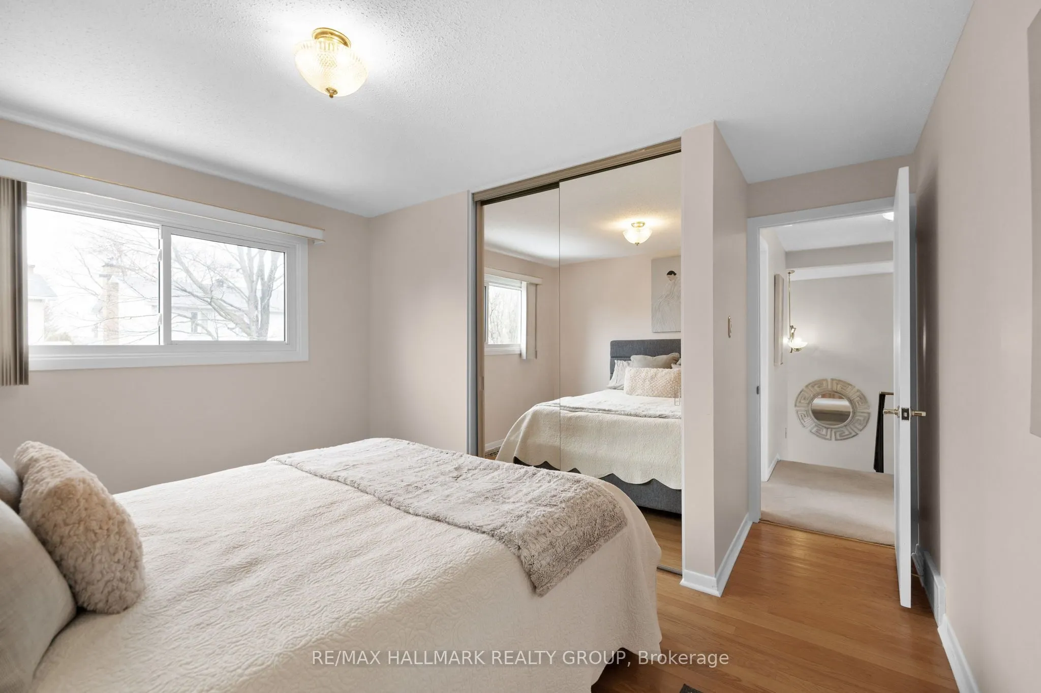 664 Glenhurst Crescent