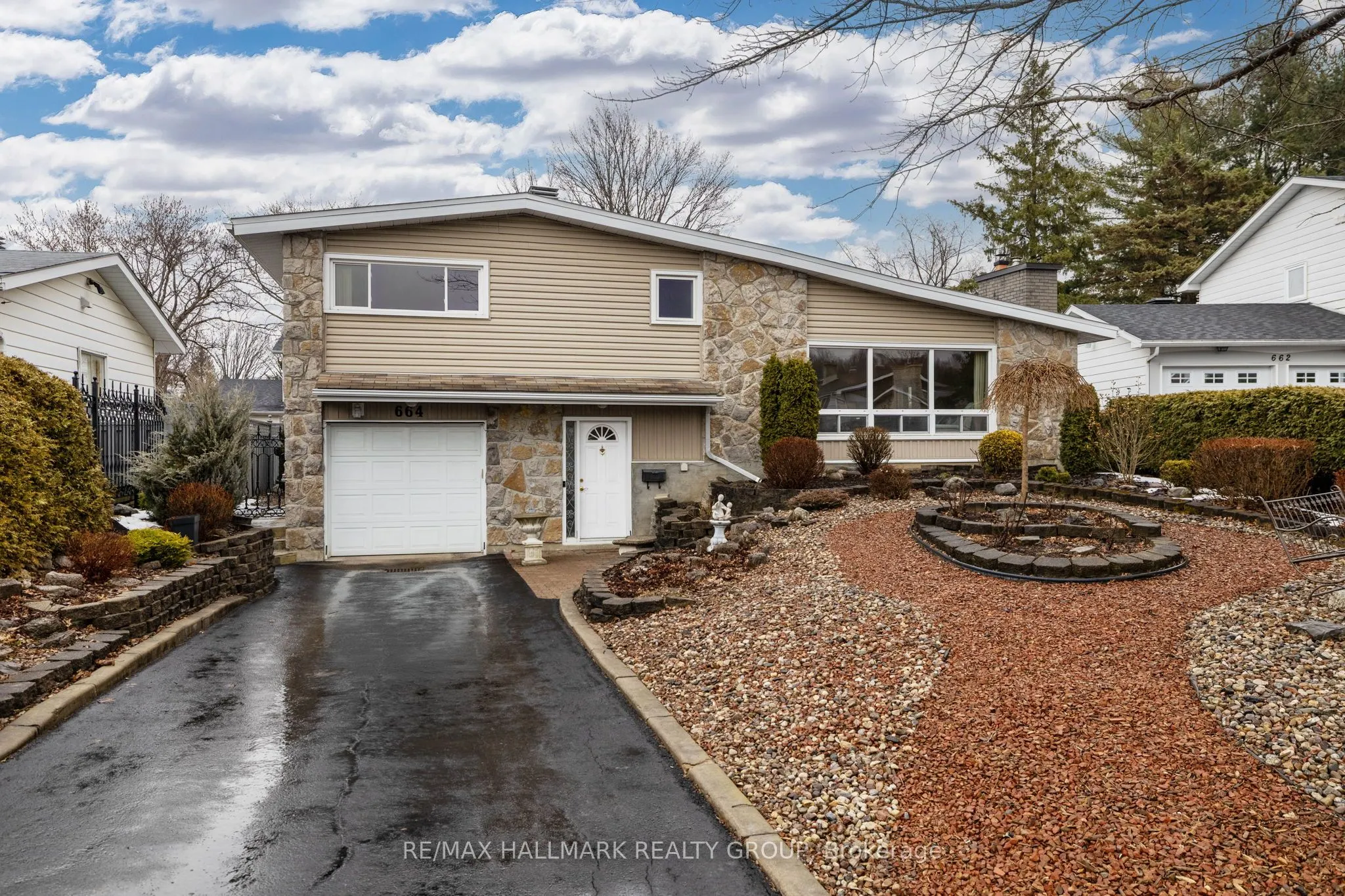 664 Glenhurst Crescent