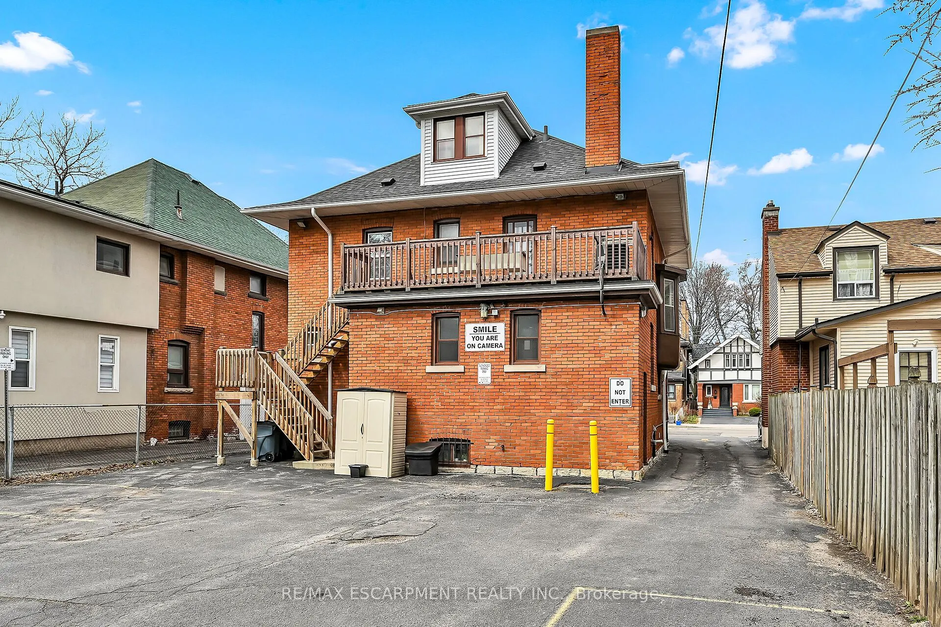 866 MAIN Street E