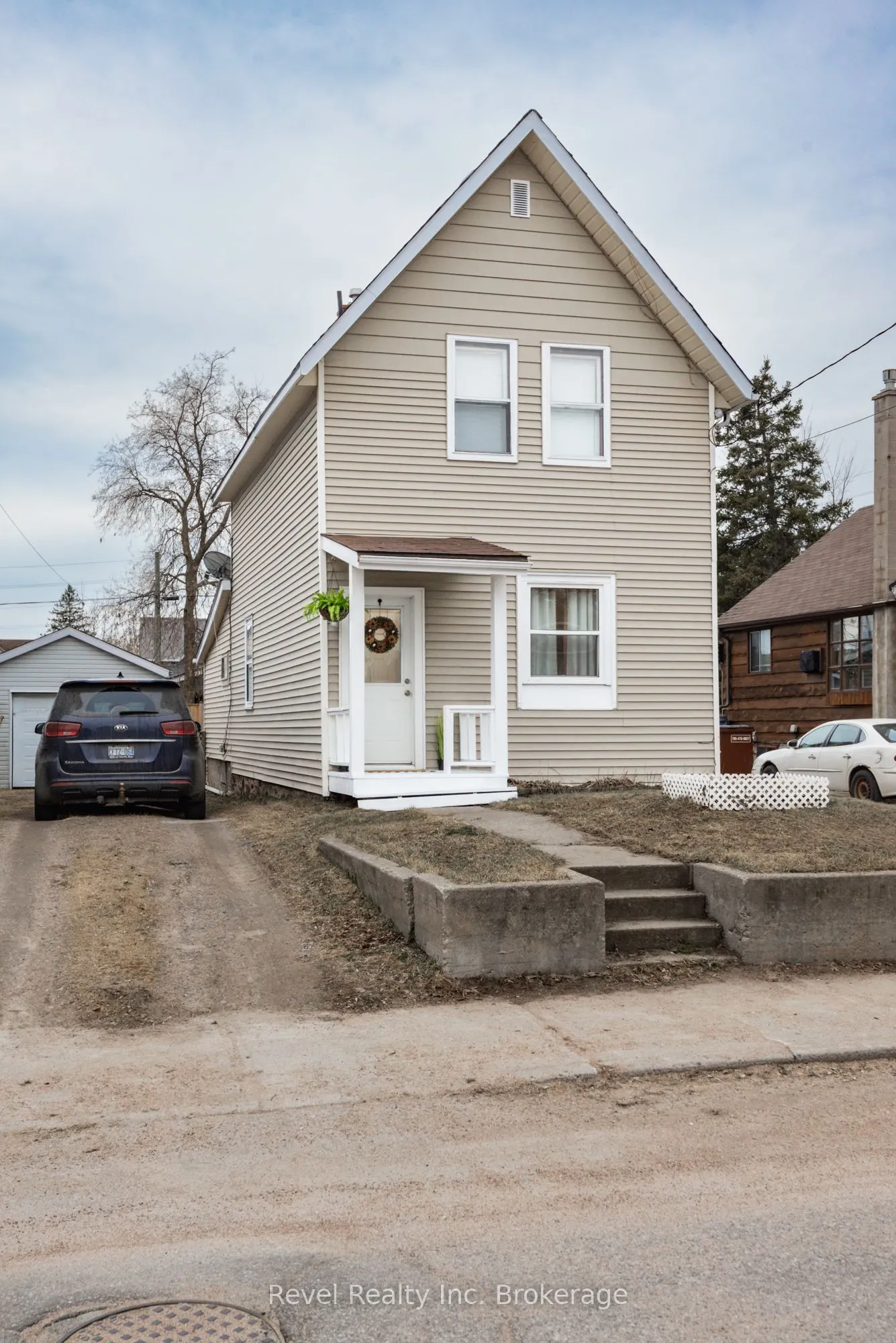 359 Fourth Avenue E