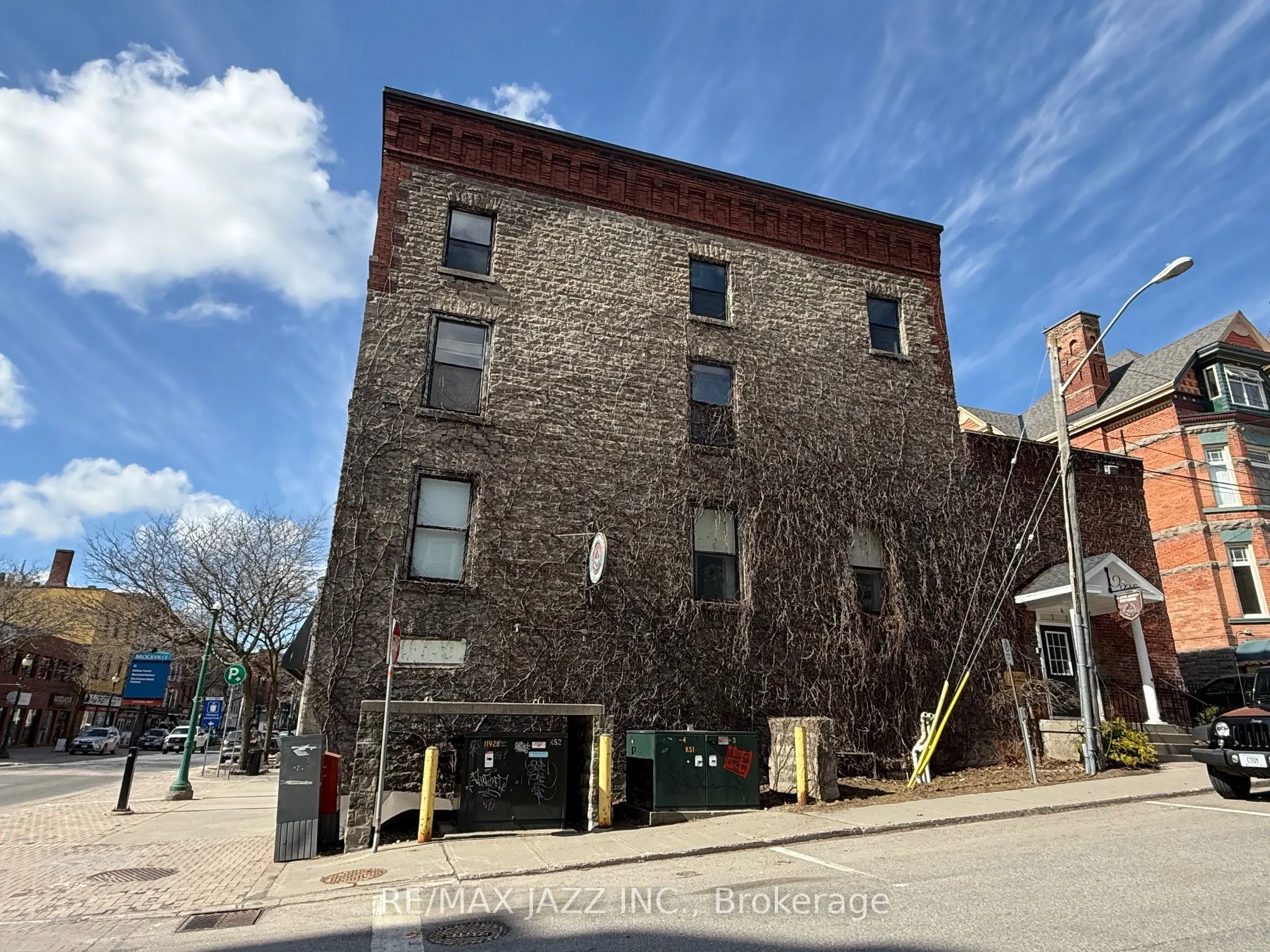 2 King Street W