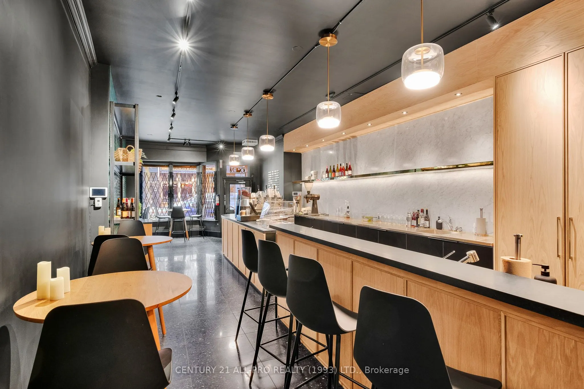 79 King Street W, #D