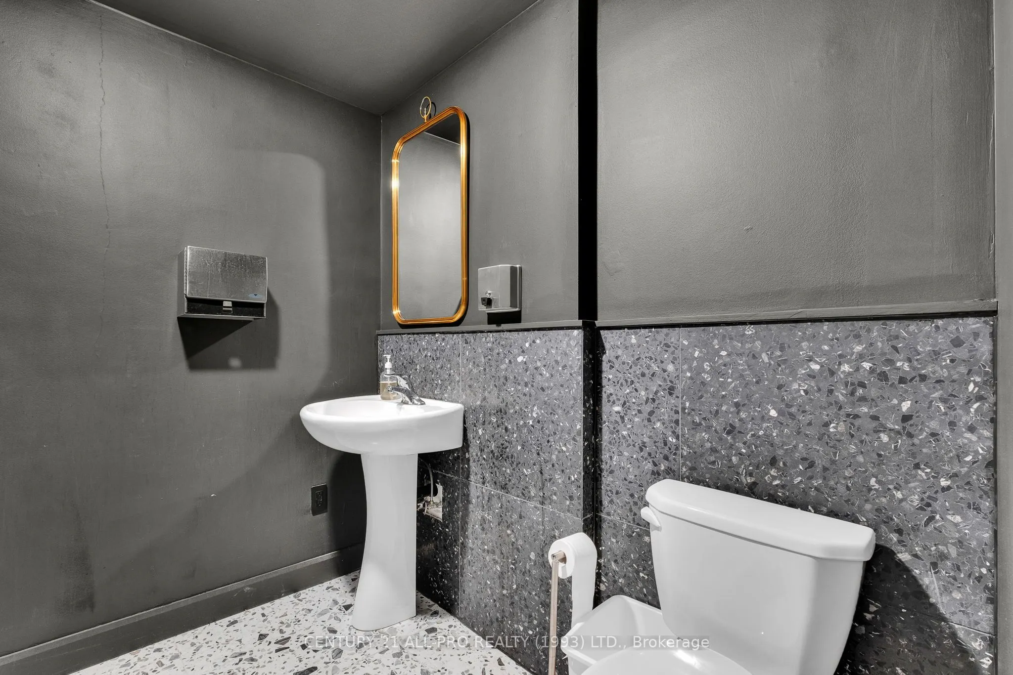 79 King Street W, #D