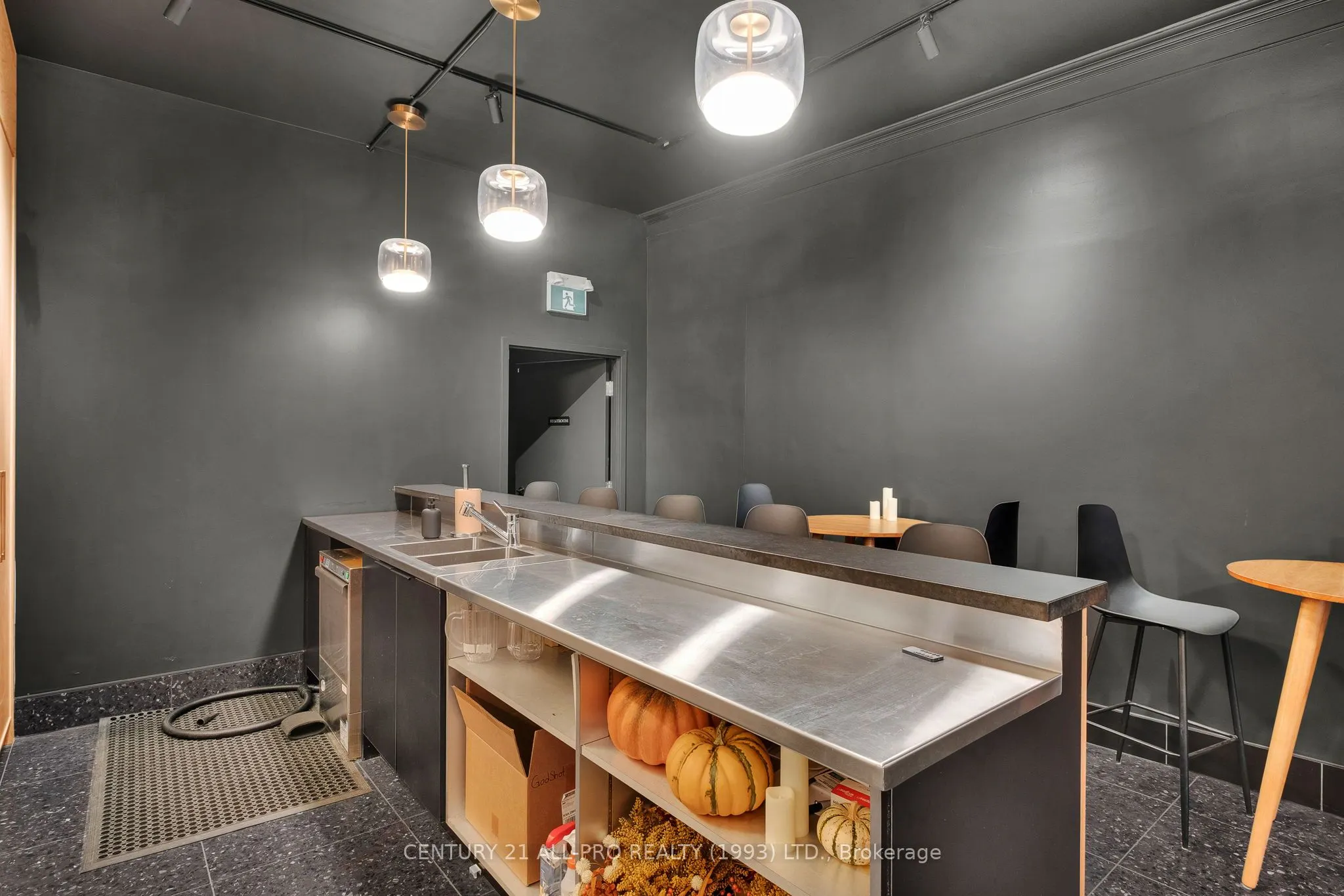79 King Street W, #D
