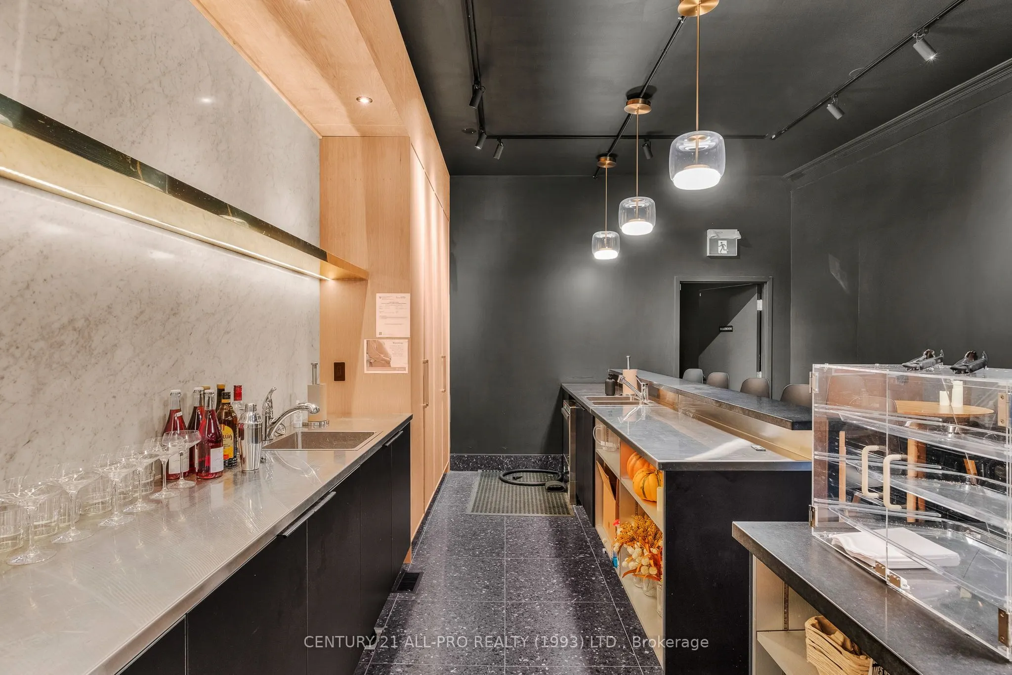 79 King Street W, #D