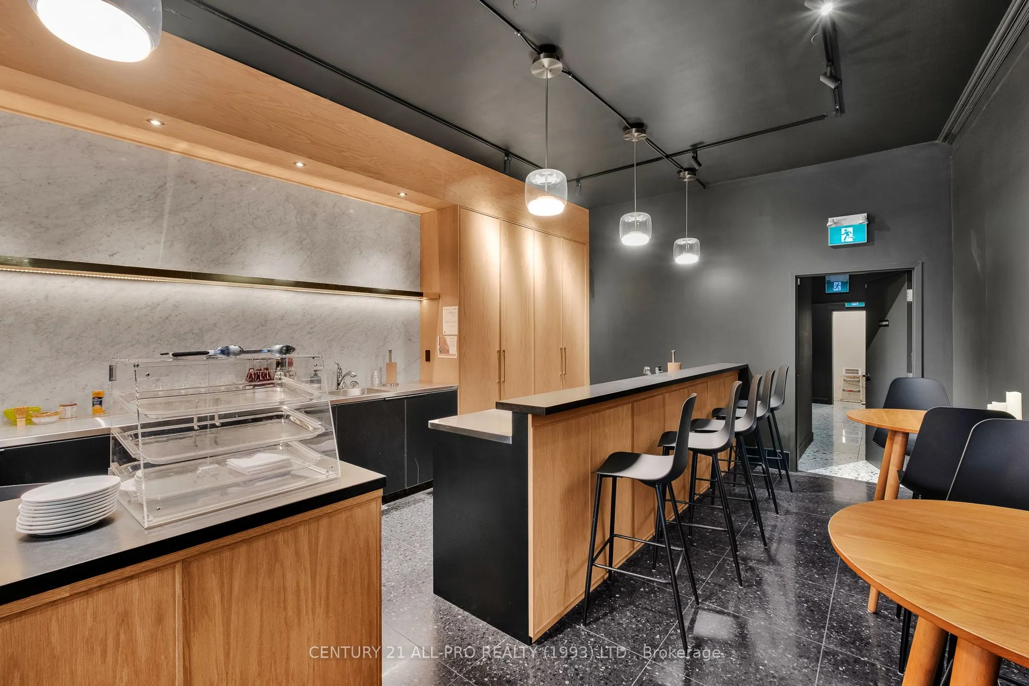 79 King Street W, #D