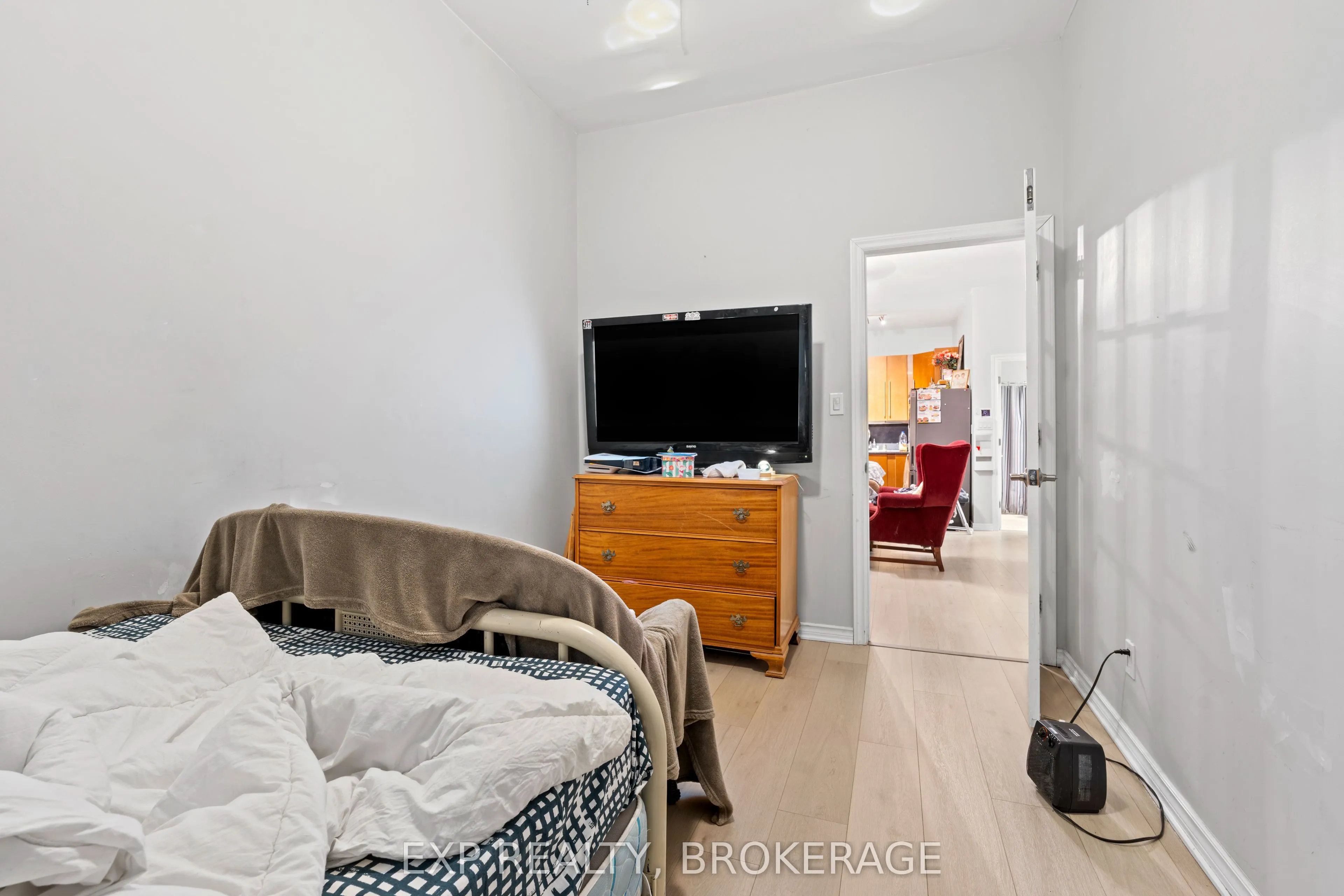 148-150 KING Street W