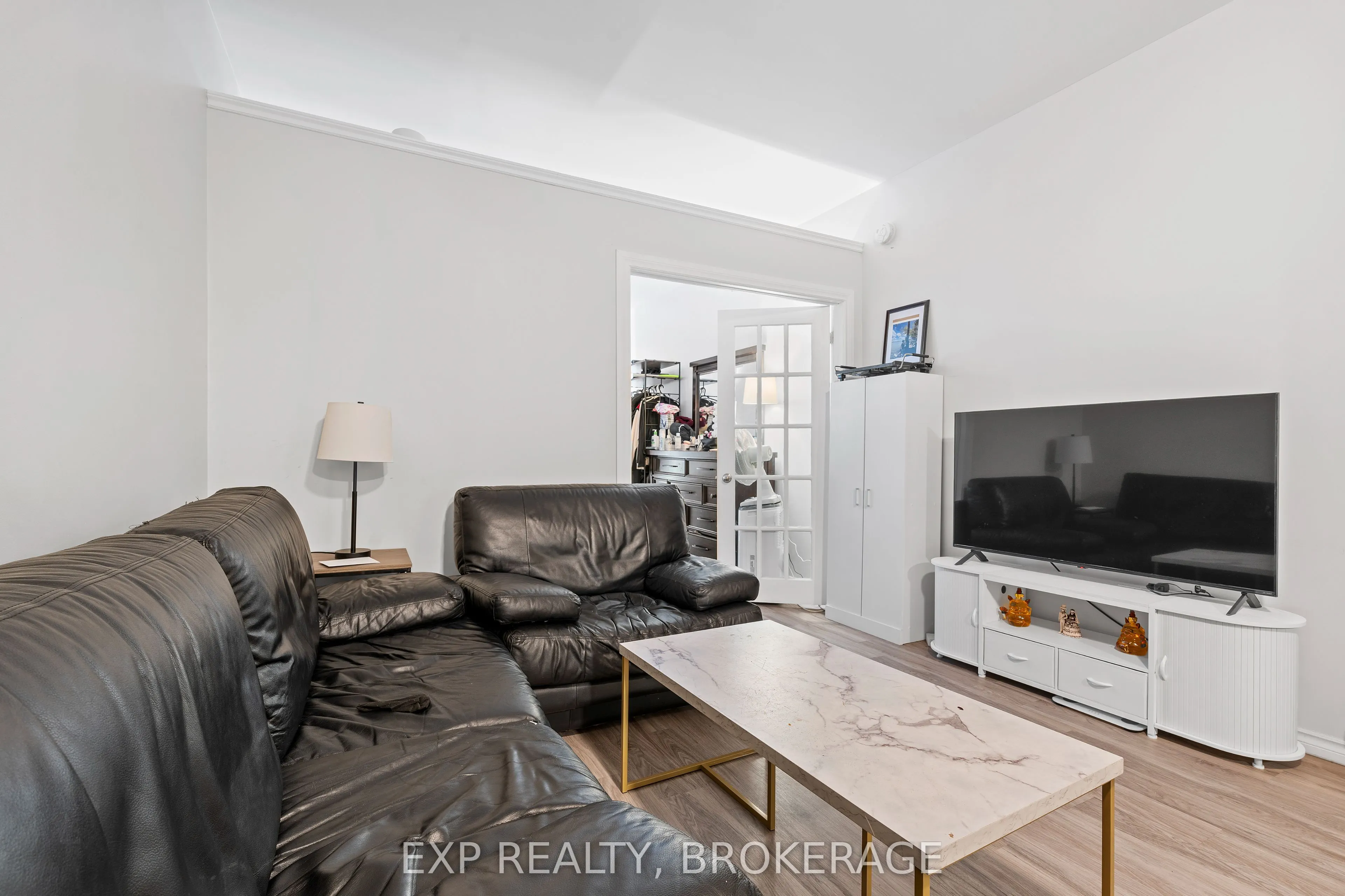 148-150 KING Street W