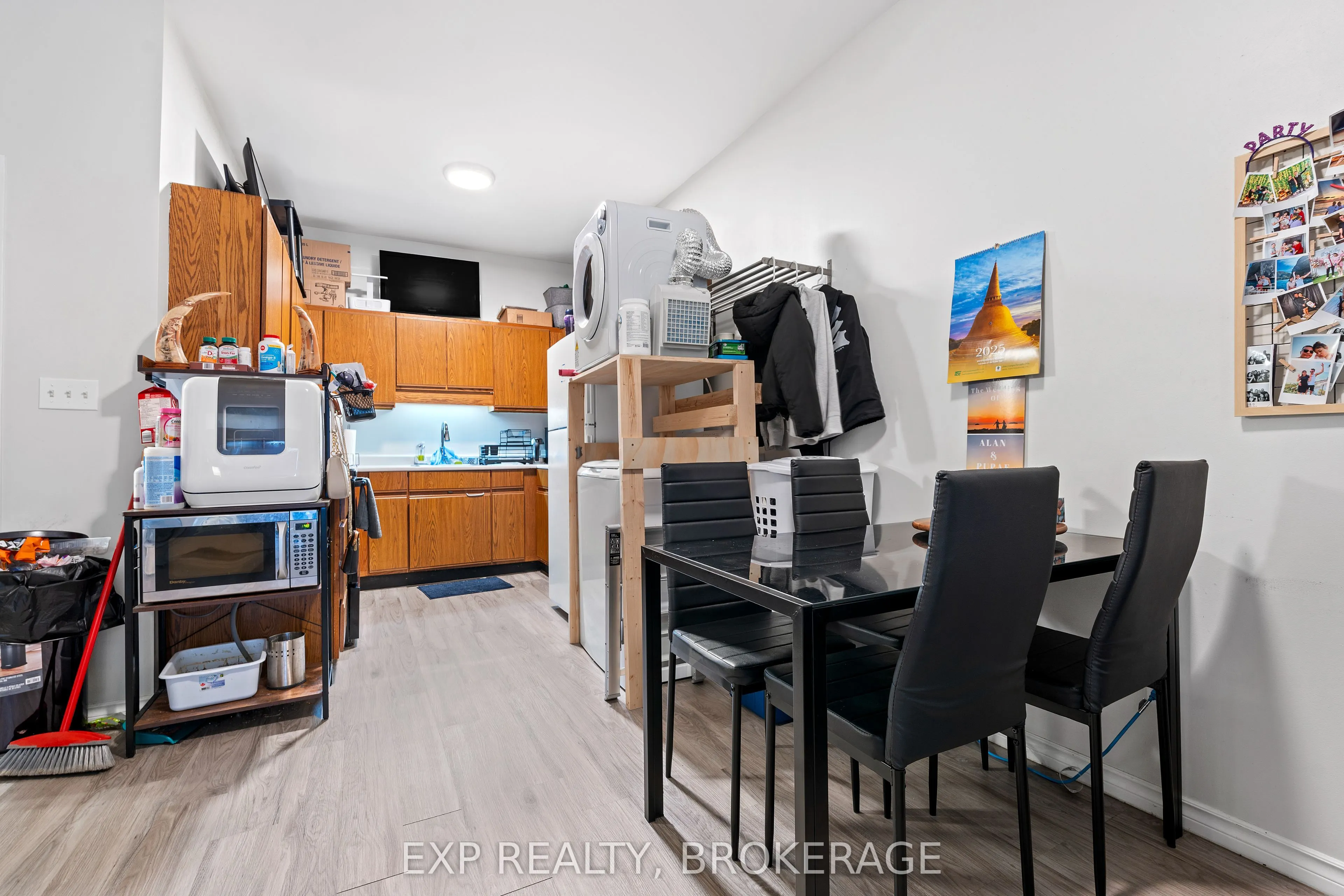 148-150 KING Street W