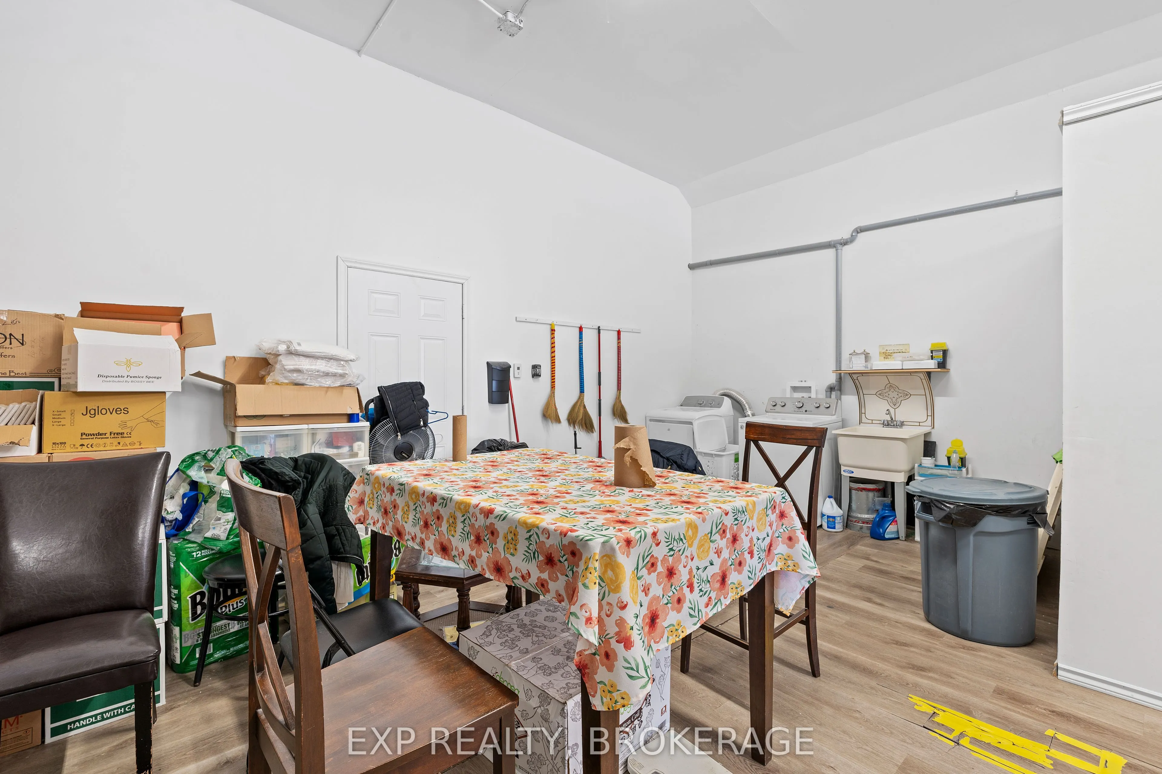 148-150 KING Street W