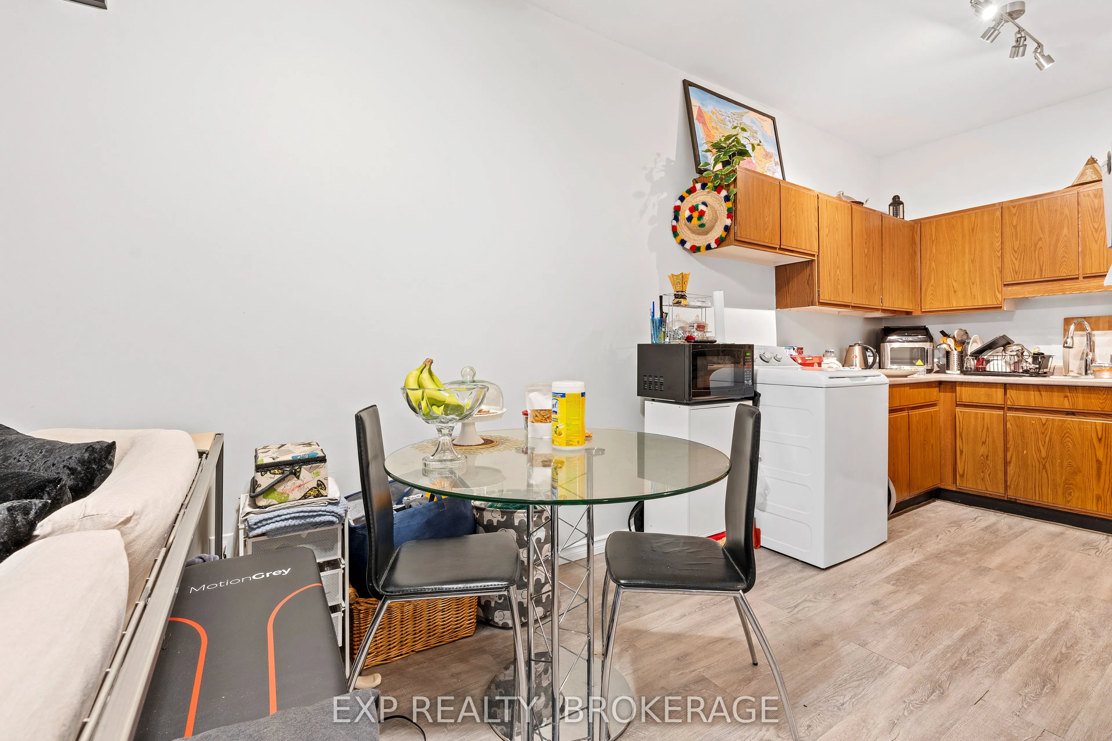 148-150 KING Street W