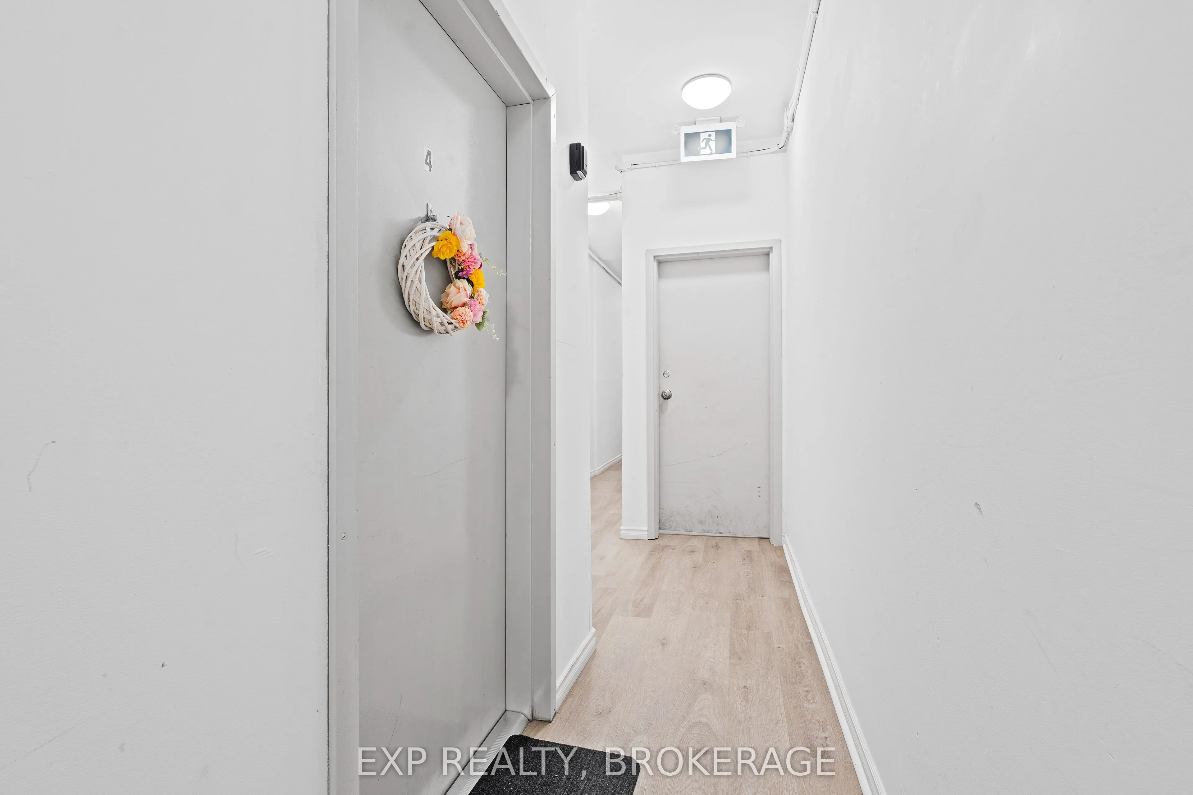 148-150 KING Street W