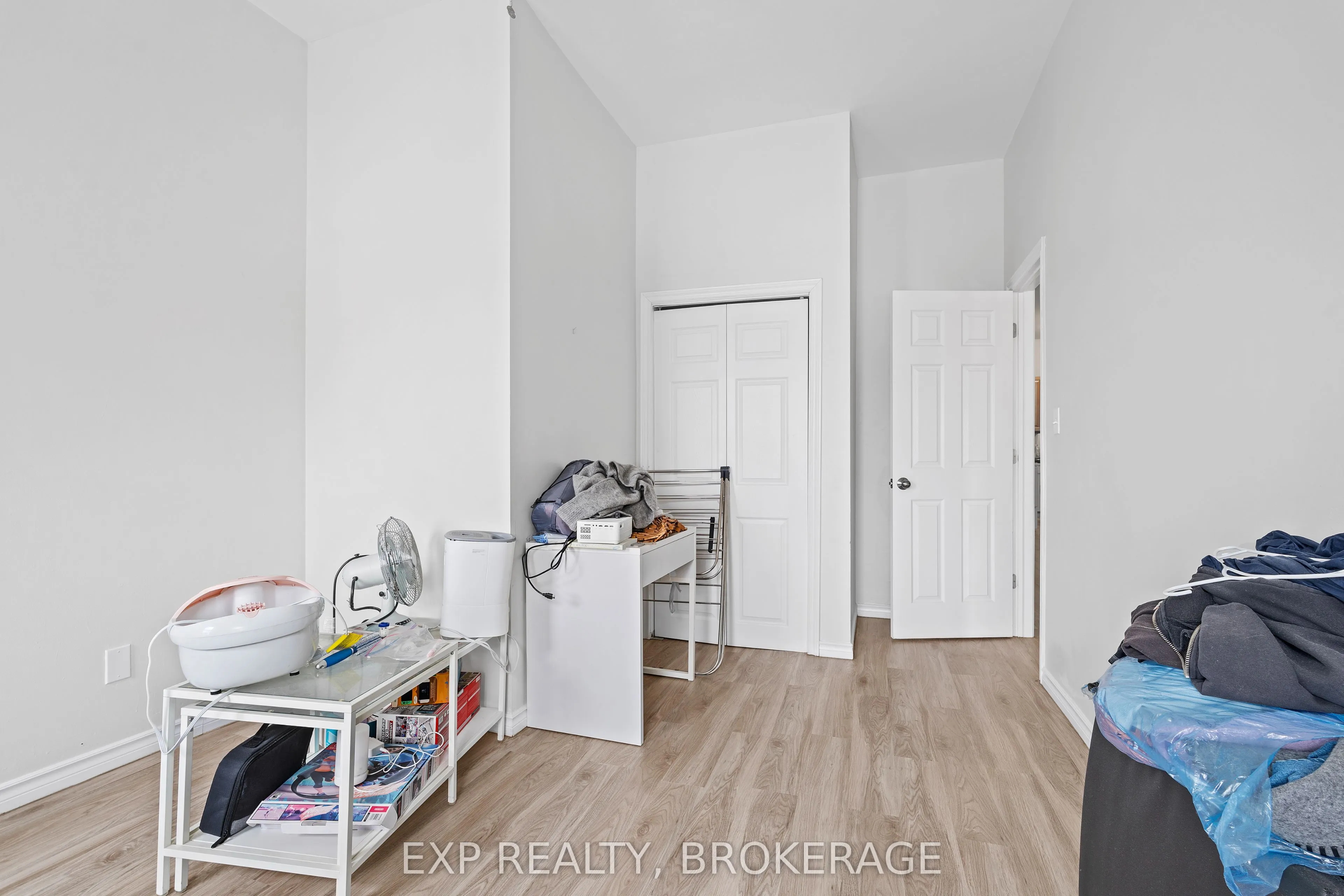 148-150 KING Street W