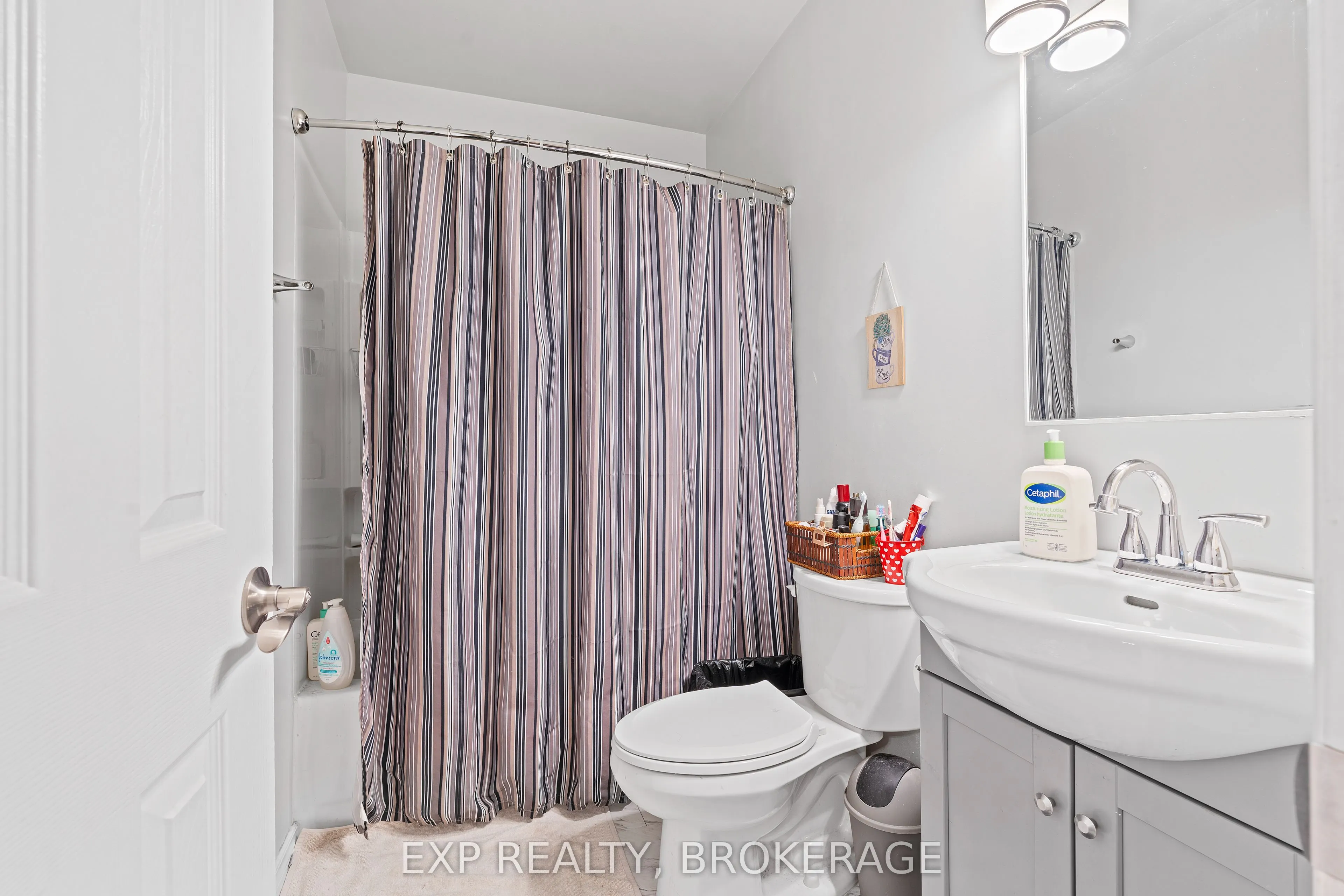 148-150 KING Street W
