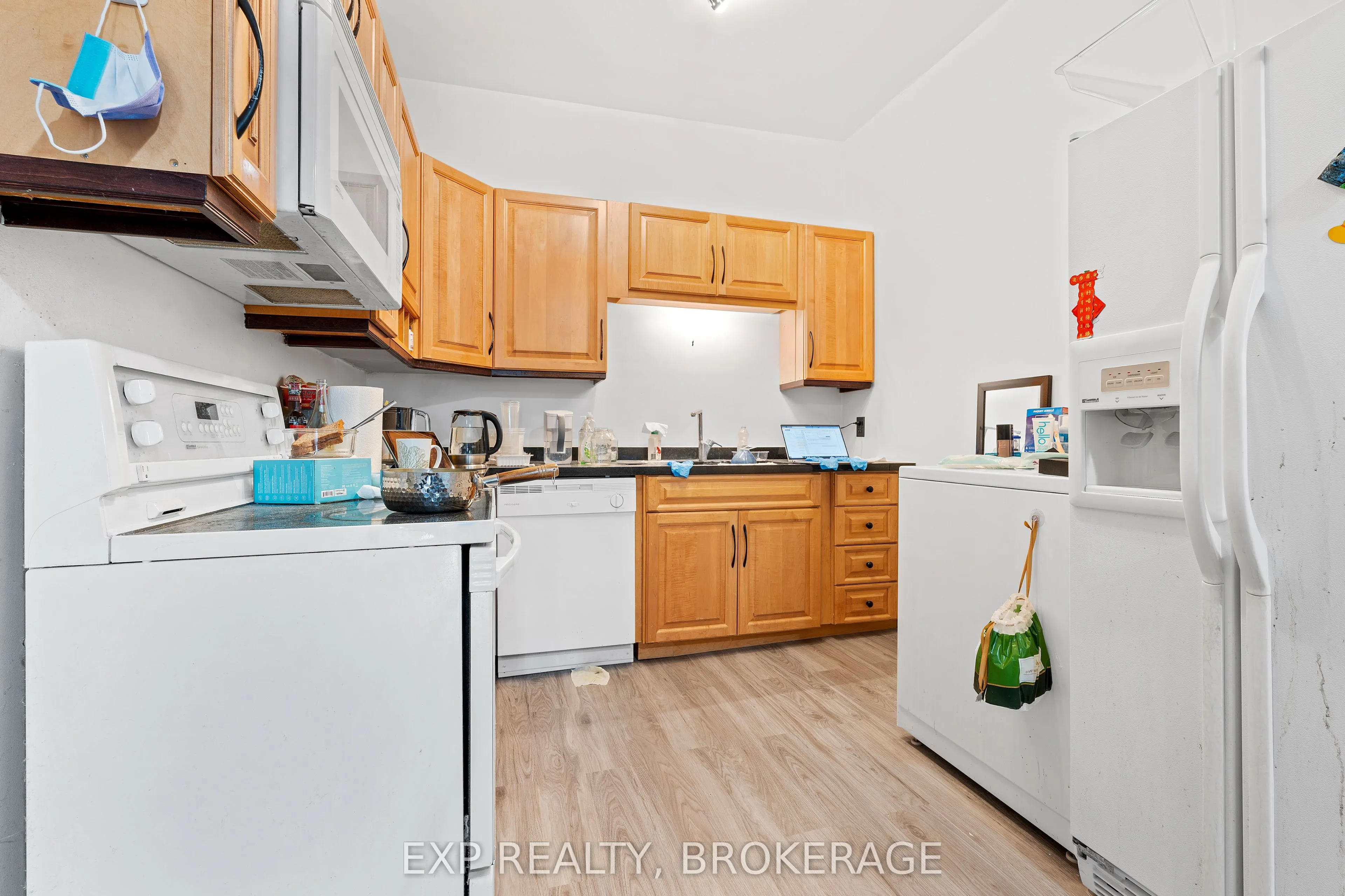 148-150 KING Street W