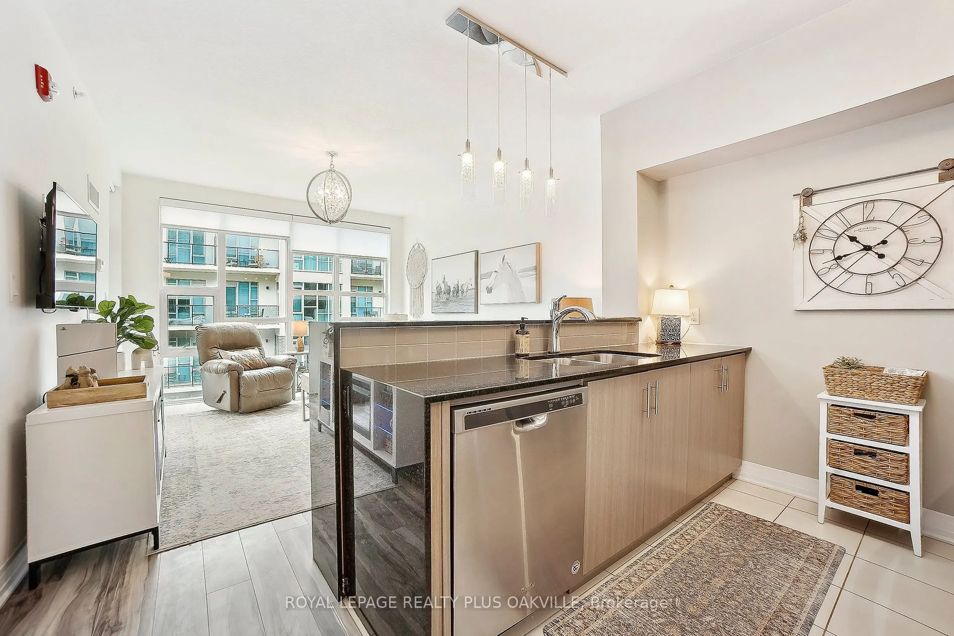 10 Concord Place #412
