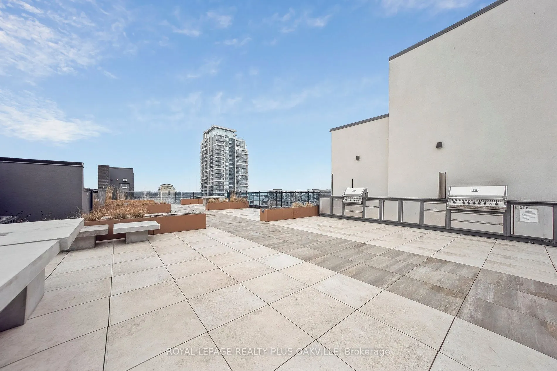 10 Concord Place #412