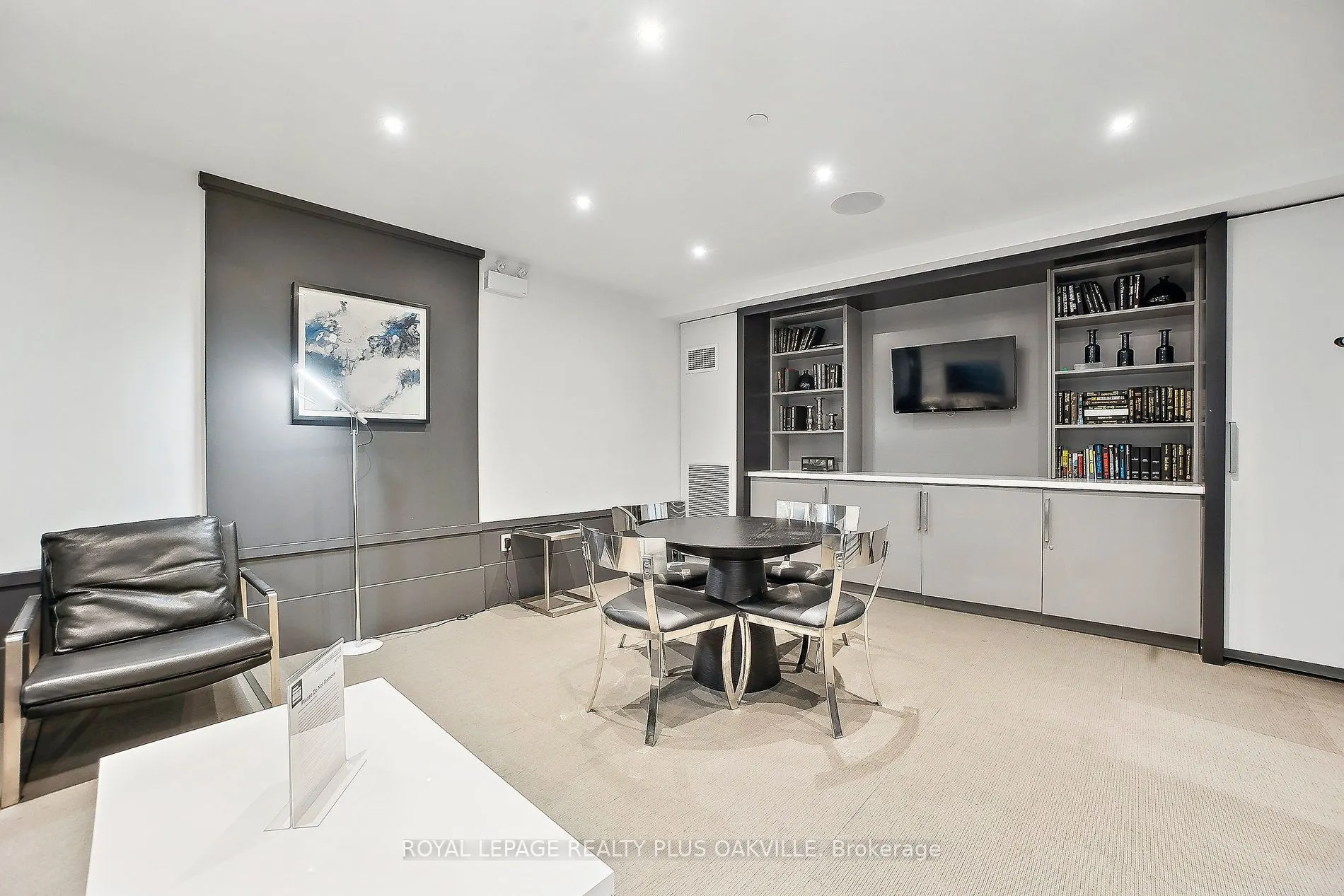 10 Concord Place #412