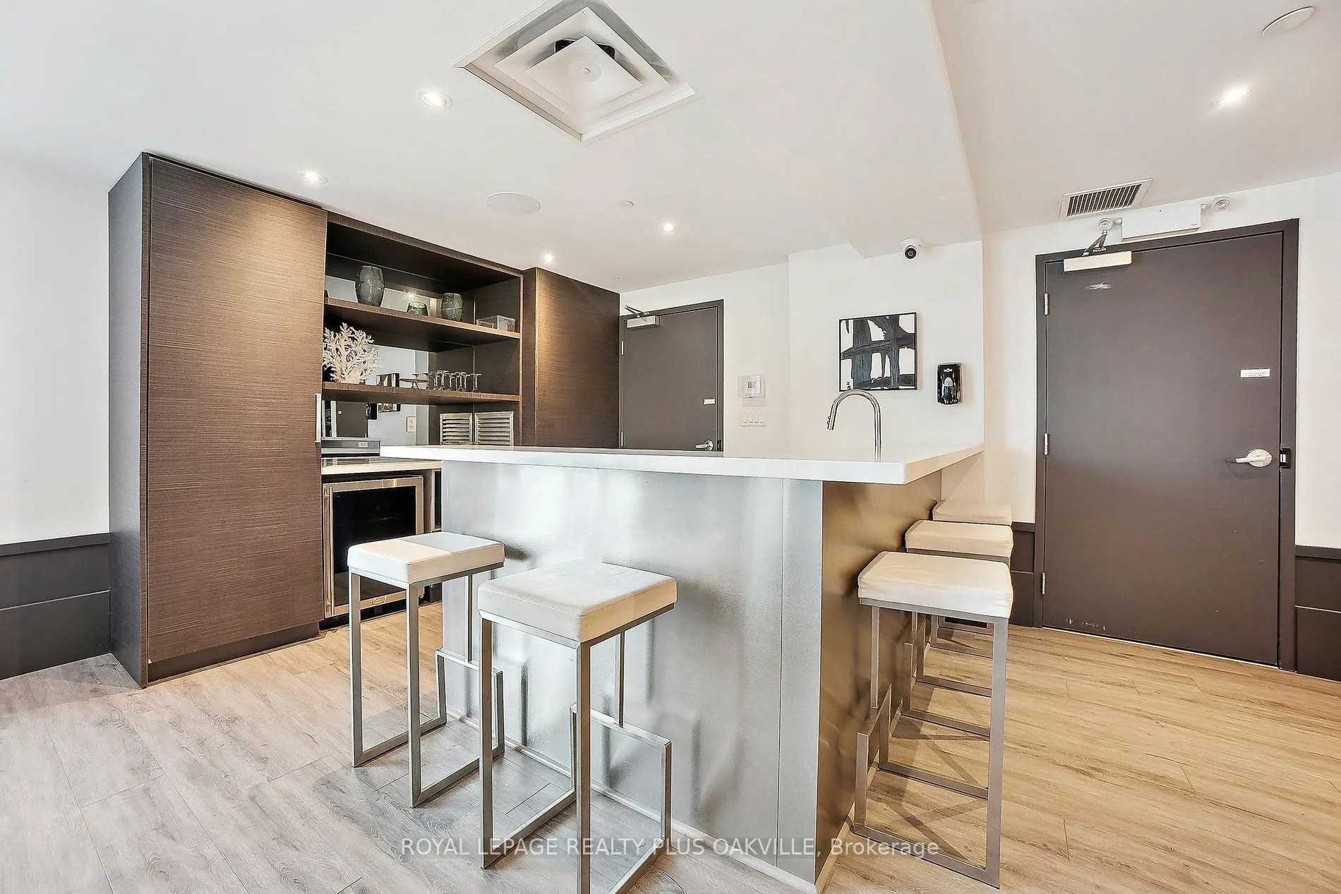 10 Concord Place #412