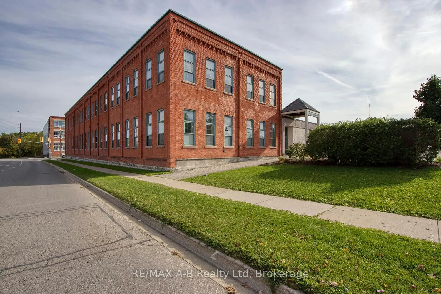 342 Erie Street, #114