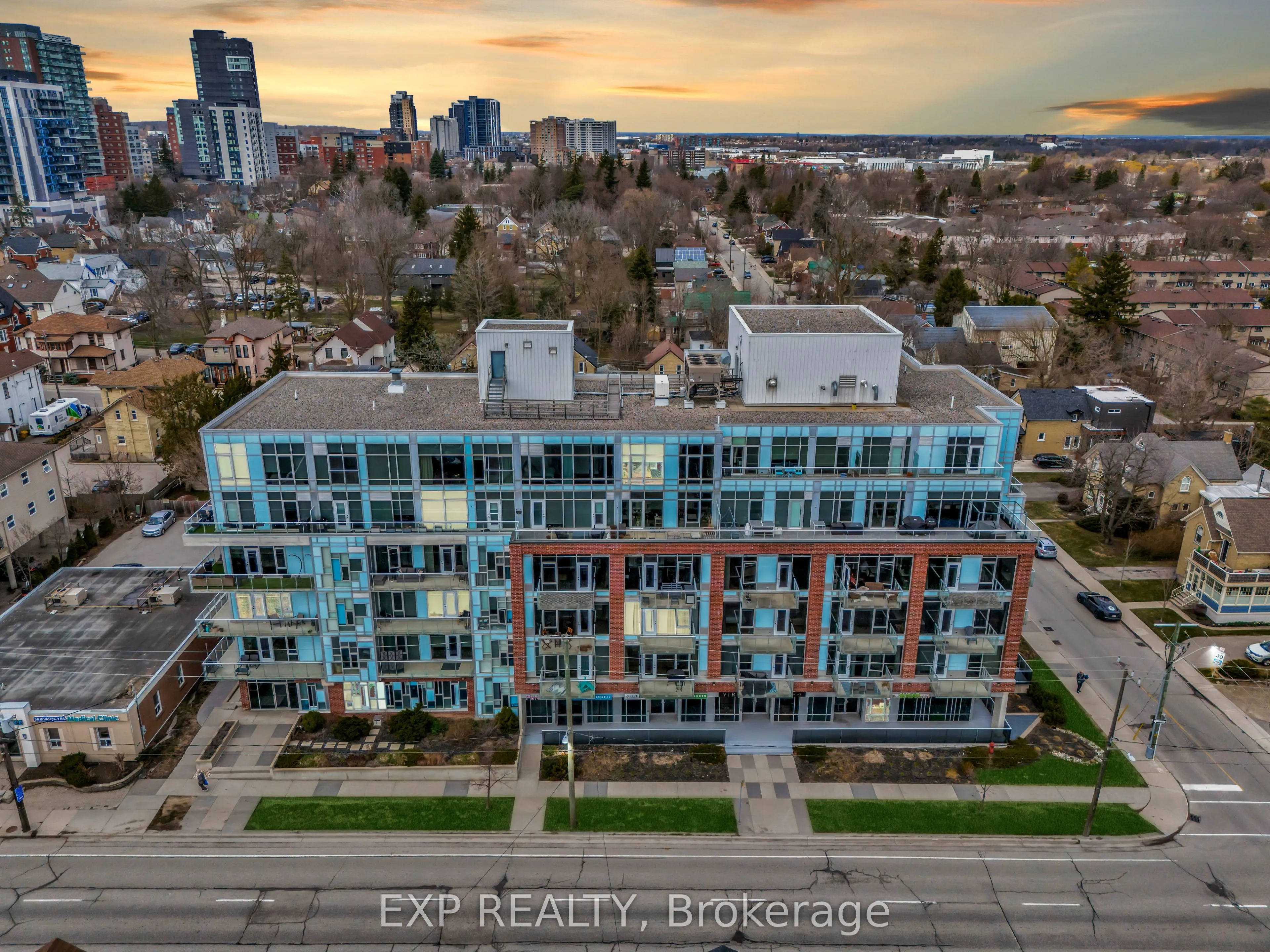 42 Bridgeport Road E, #206