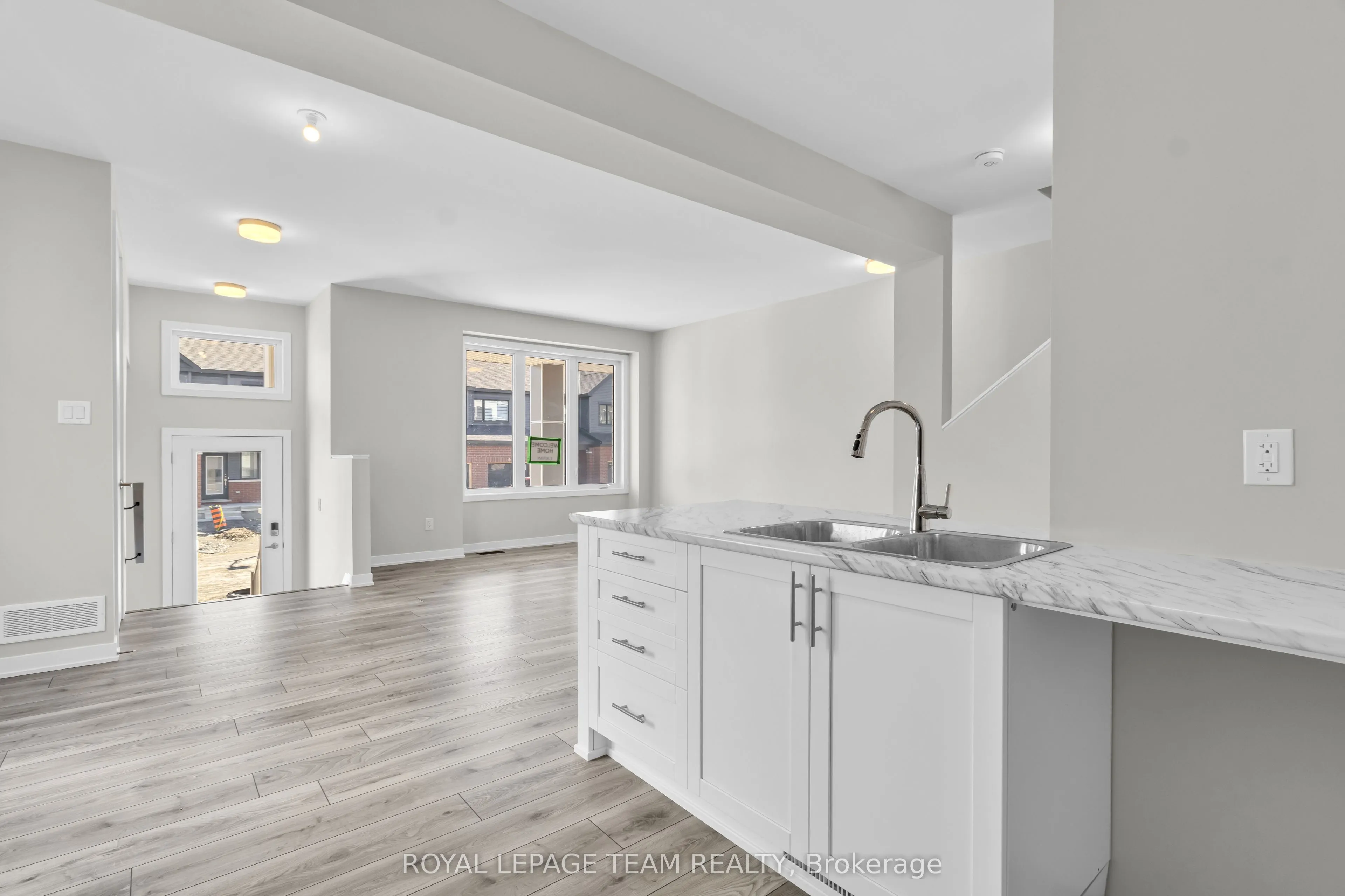 185 BEEBALM Crescent